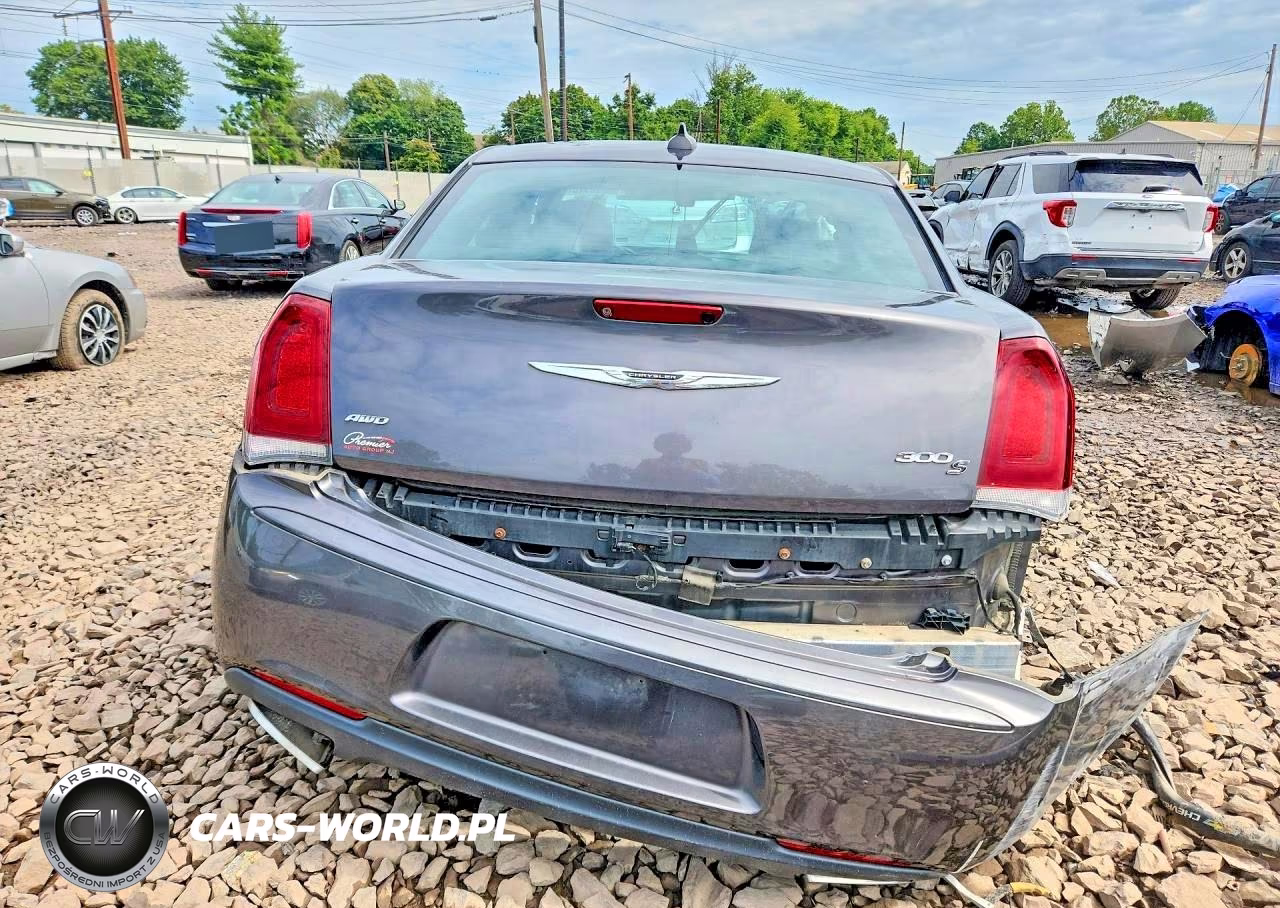 2015 Chrysler 300 S VIN:2C3CCAGG8FH892357 - 6