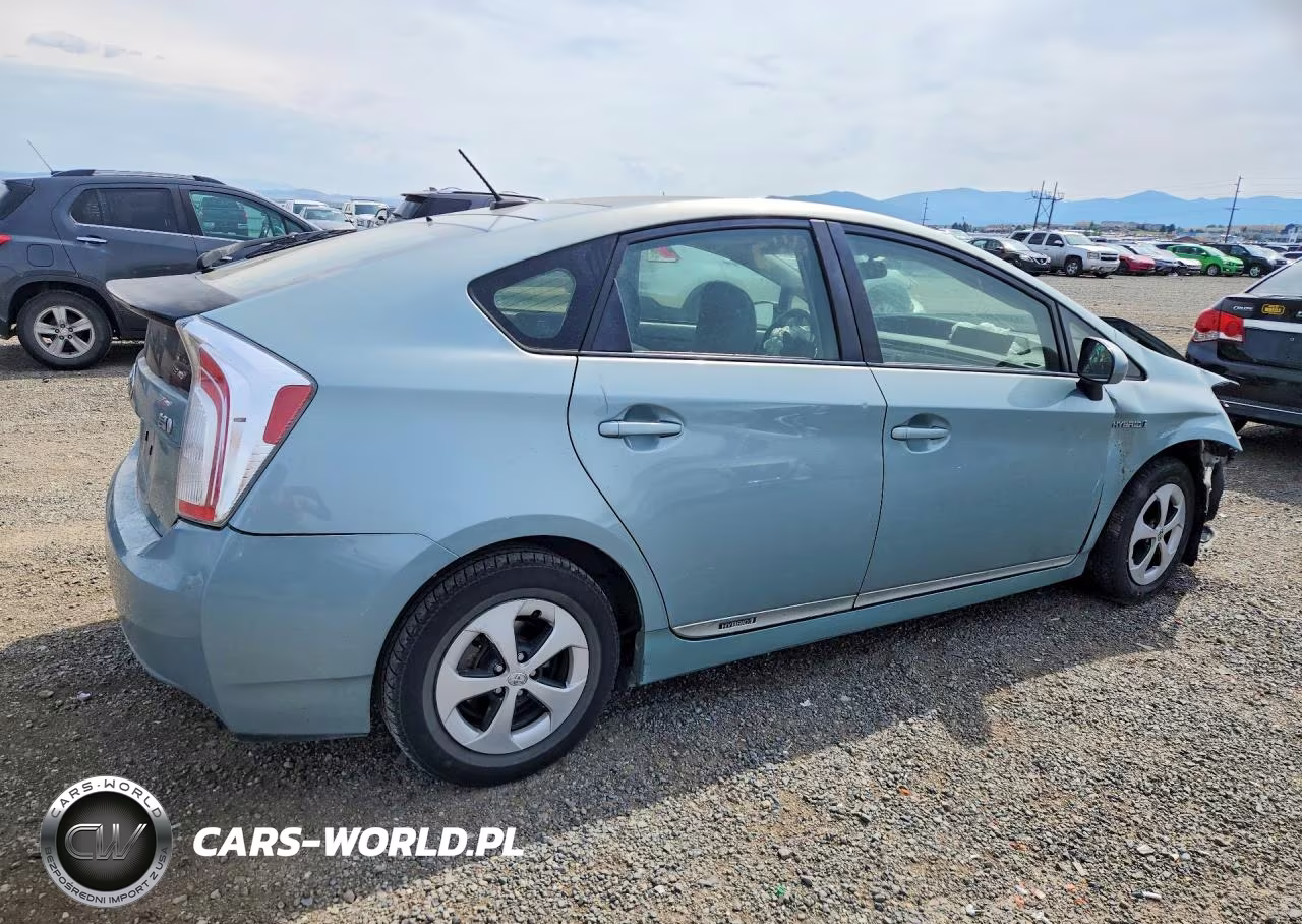 2013 Toyota Prius Three VIN:JTDKN3DUXD1690218 - 3