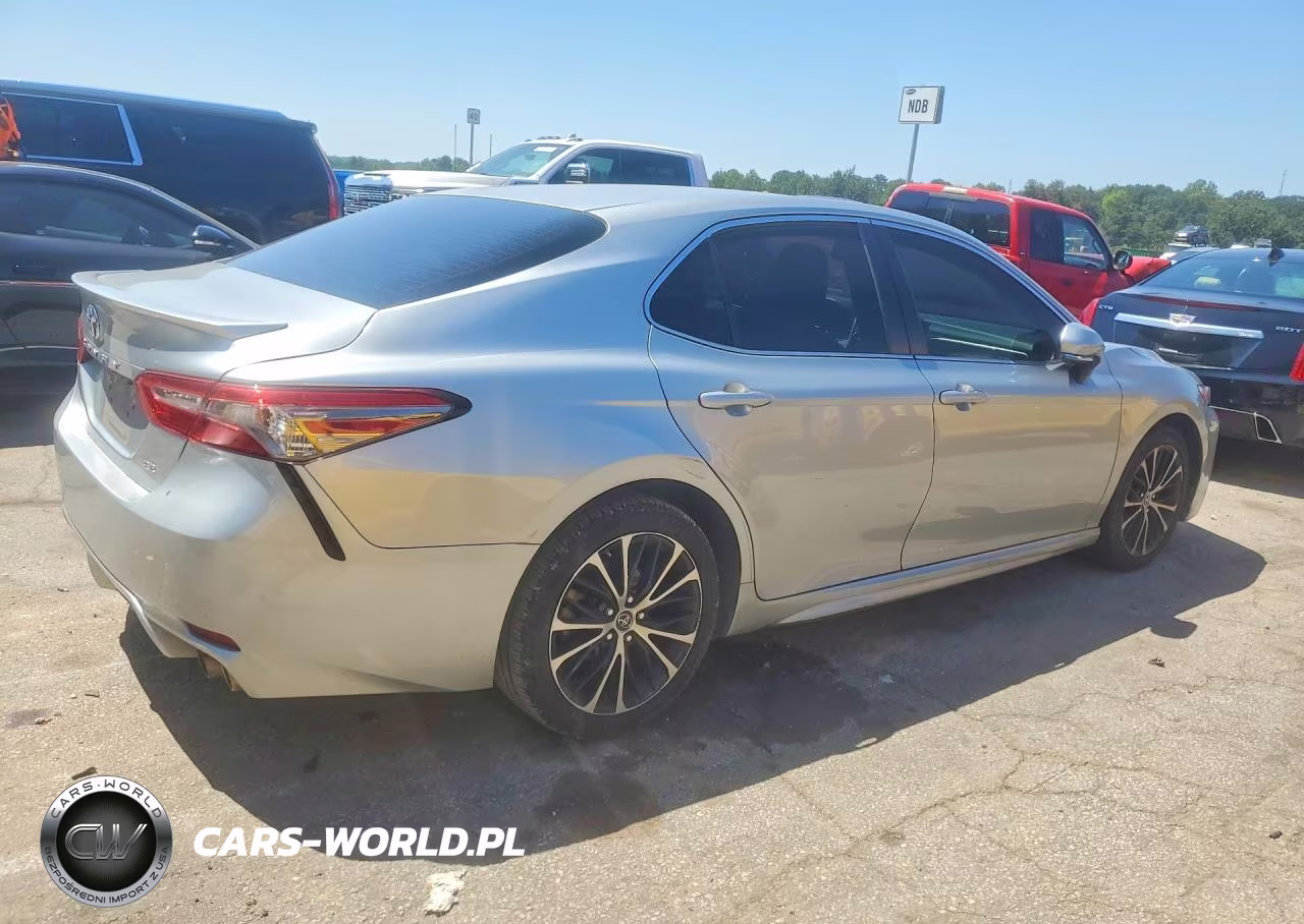 2018 Toyota Camry Se VIN:JTNB11HK3J3050694 - 3