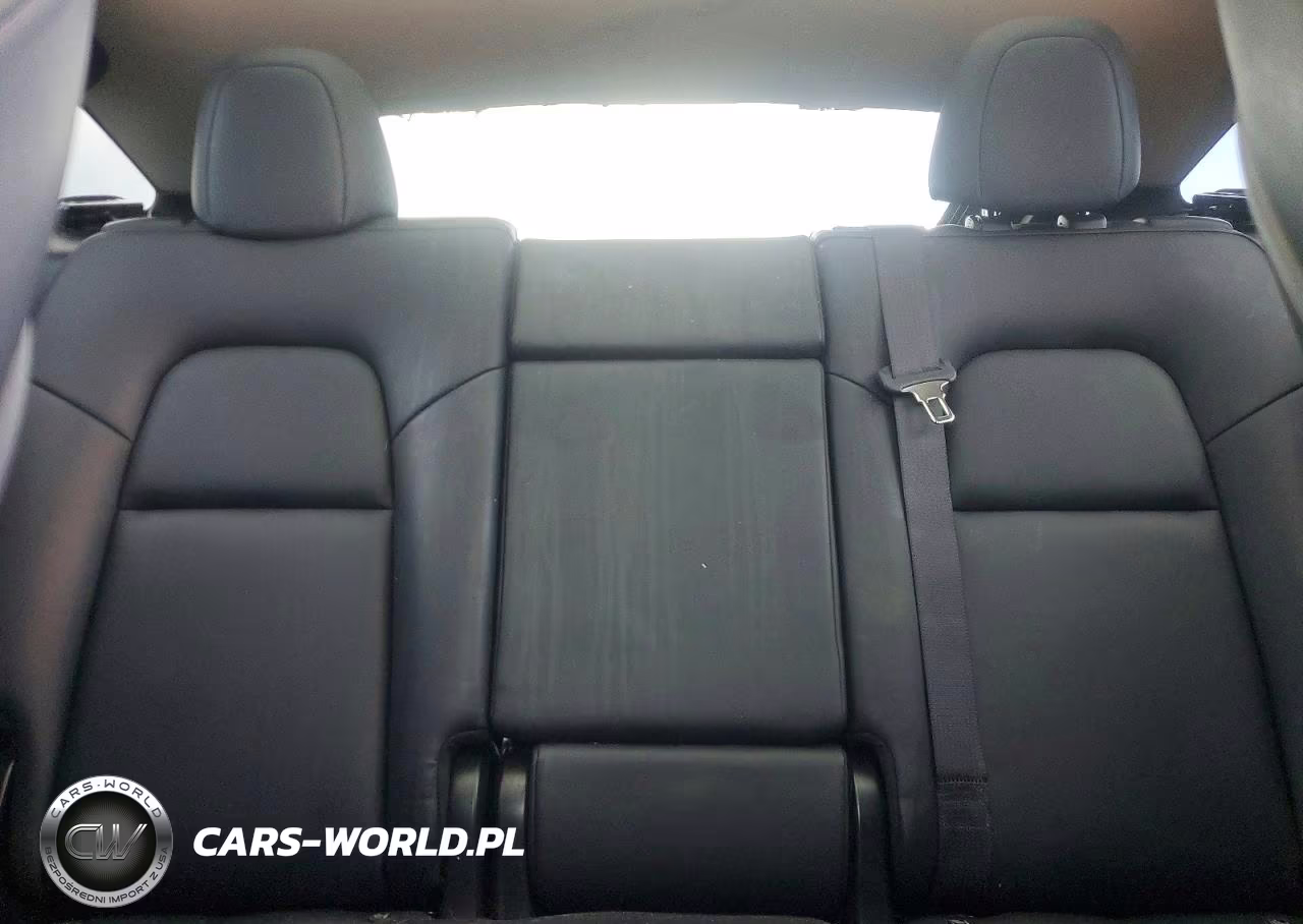 2020 Tesla Model Y VIN:5YJYGDEE2LF045263 - 10