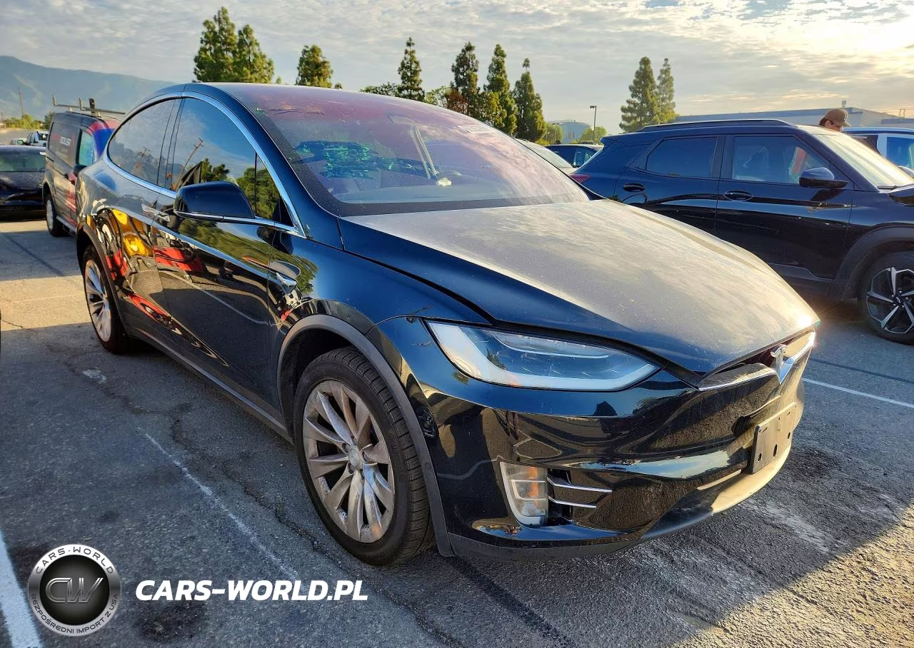 2017 Tesla Model X VIN:5YJXCAE28HF060238 - 4