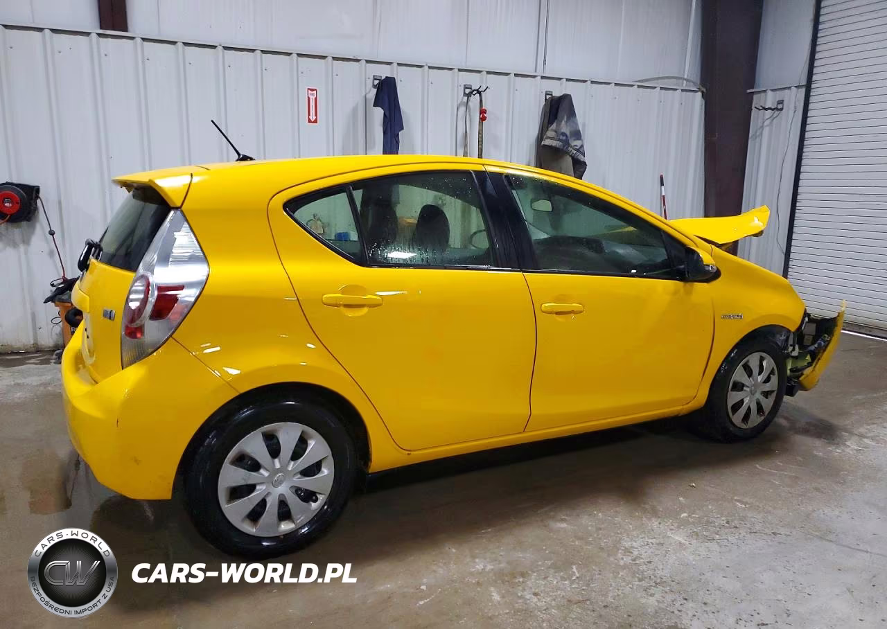 2014 Toyota Prius C Two VIN:JTDKDTB36E1083201 - 3