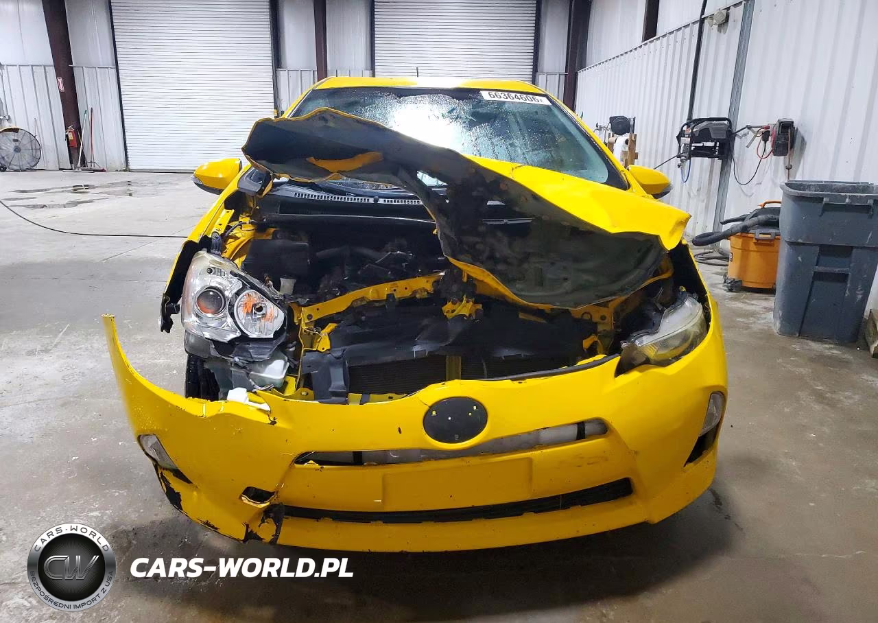 2014 Toyota Prius C Two VIN:JTDKDTB36E1083201 - 5
