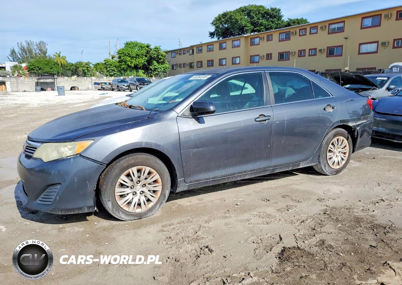 2012 Toyota Camry L – zdjęcie 1 z 12