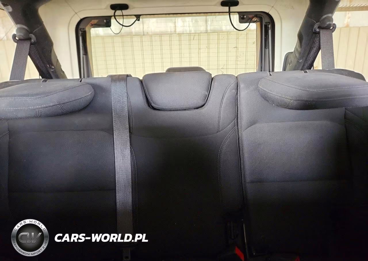 2018 Jeep Wrangler Unlimited Sport VIN:1C4HJXDG7JW108629 - 10