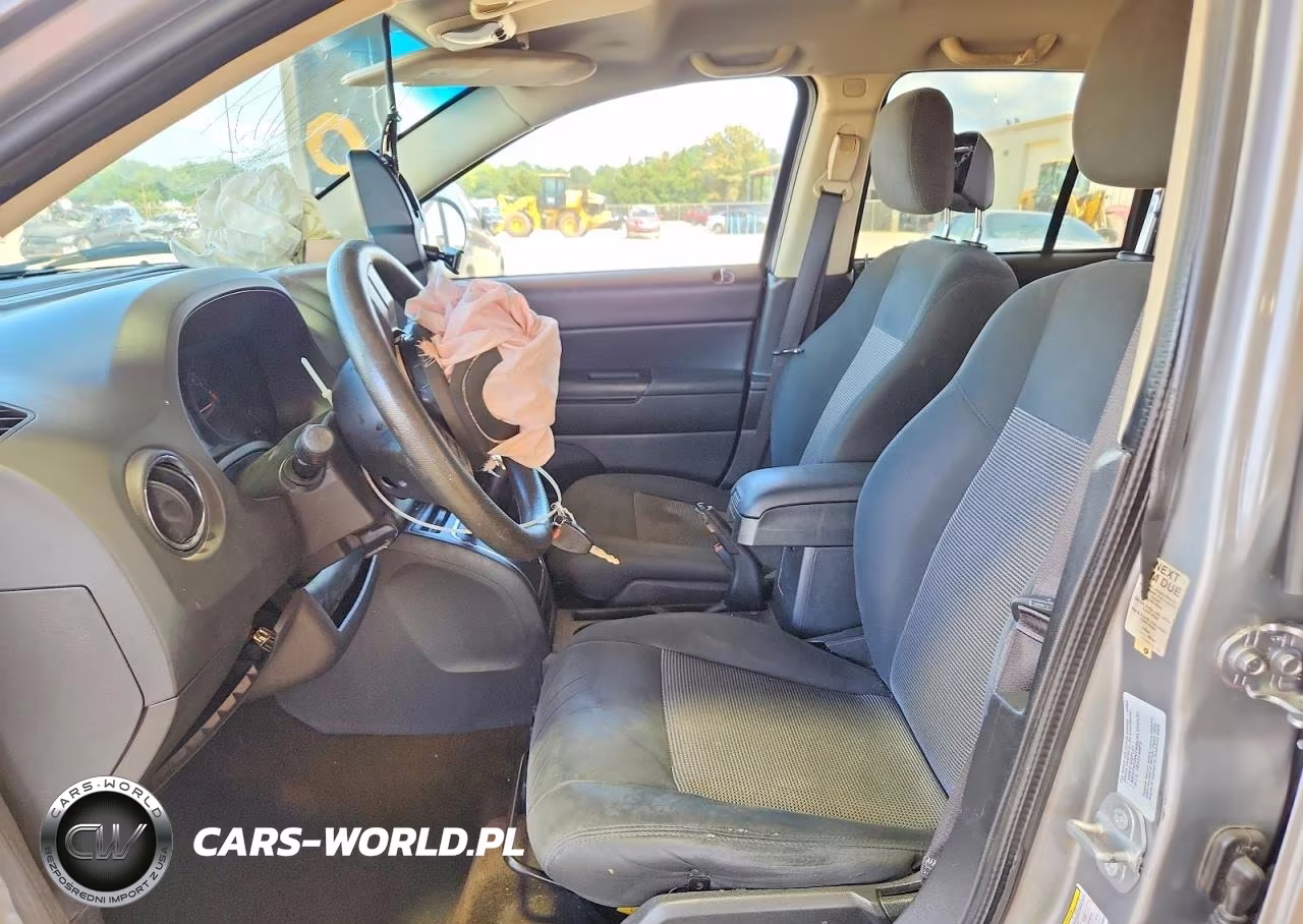 2016 Jeep Compass Sport VIN:1C4NJCBA4GD634053 - 7