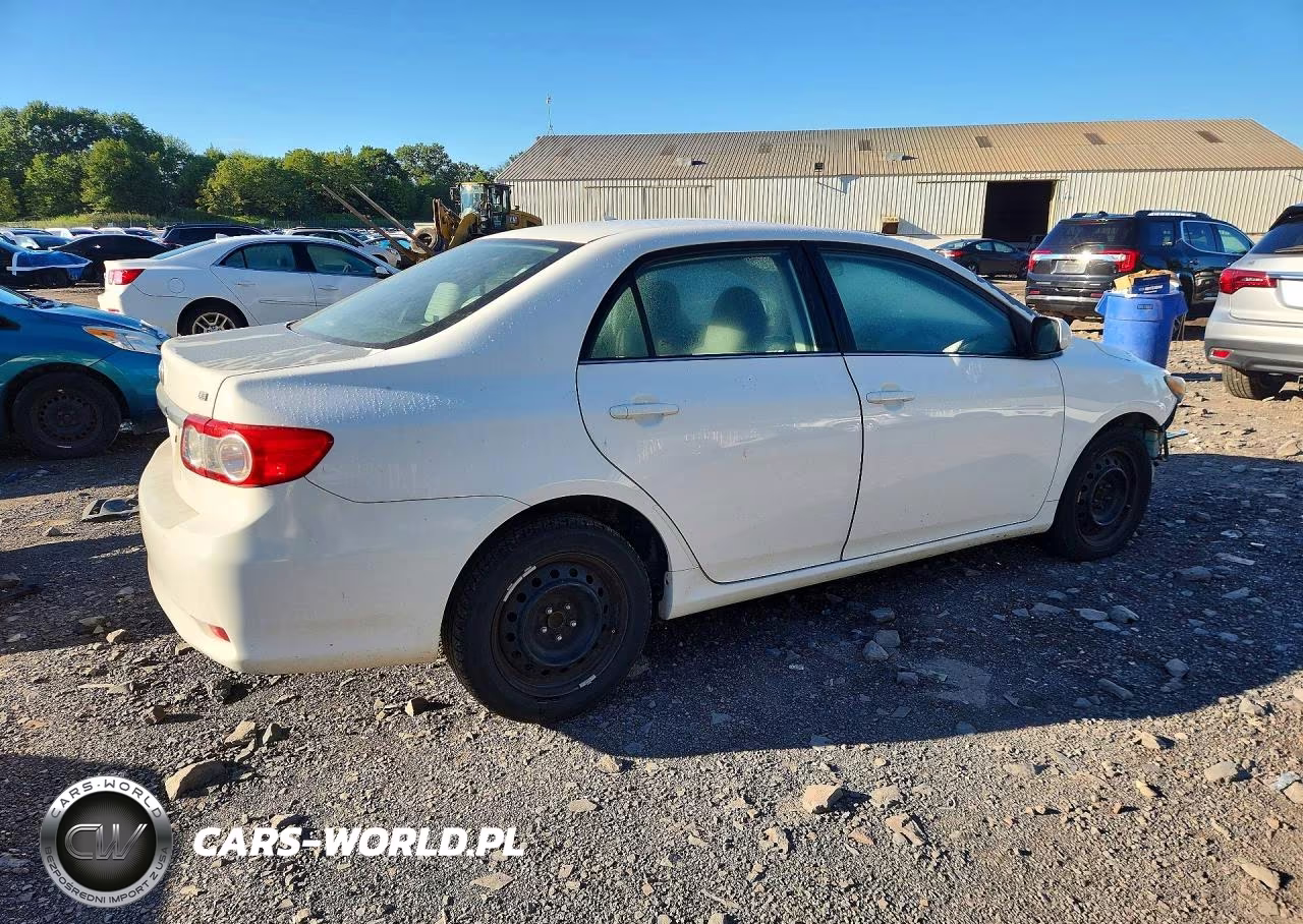 2013 Toyota Corolla Le VIN:5YFBU4EE0DP165194 - 3