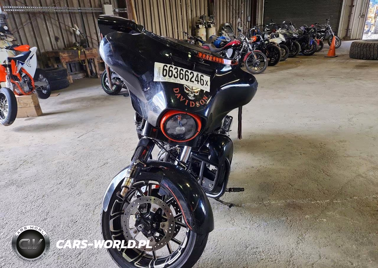 2017 Harley-Davidson Flhxs Street Glide Special VIN:1HD1KRC14HB602163 - 2