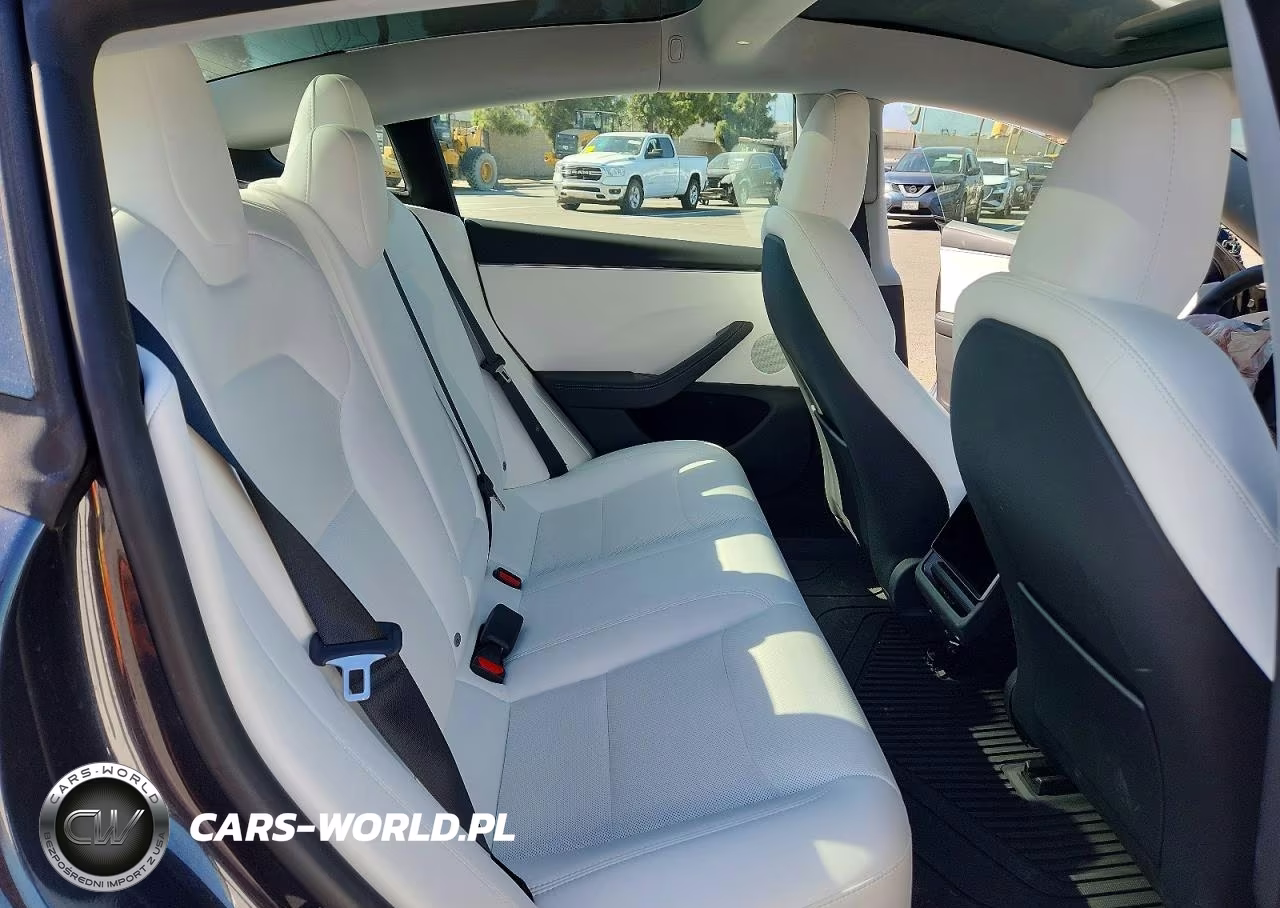 2025 Tesla Model 3 VIN:5YJ3E1EA1SF002270 - 10