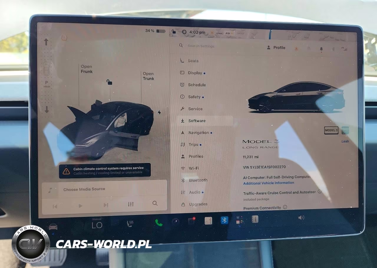 2025 Tesla Model 3 VIN:5YJ3E1EA1SF002270 - 9