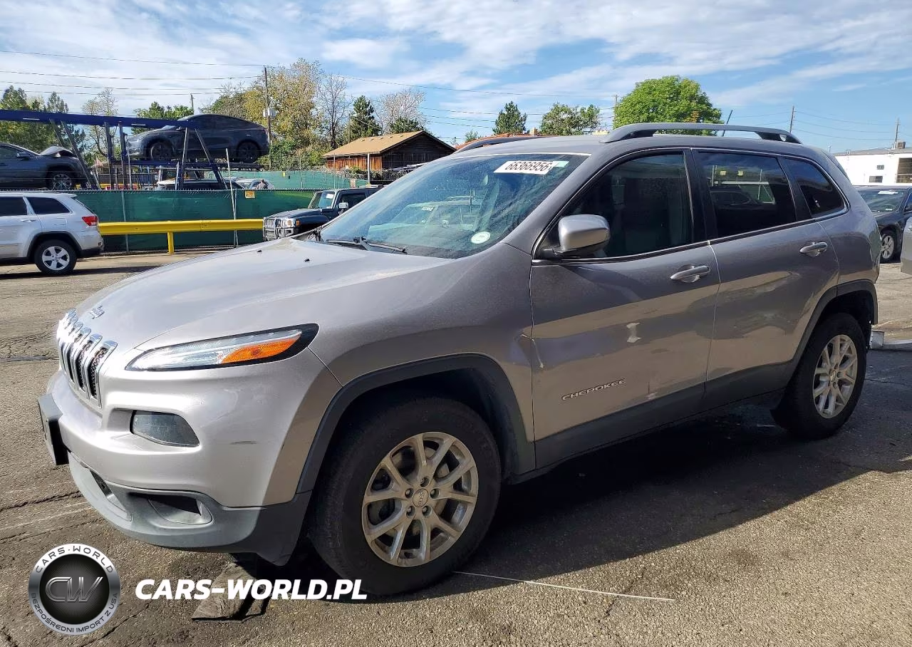2018 Jeep Cherokee Latitude VIN:1C4PJMCB3JD555230 - 1