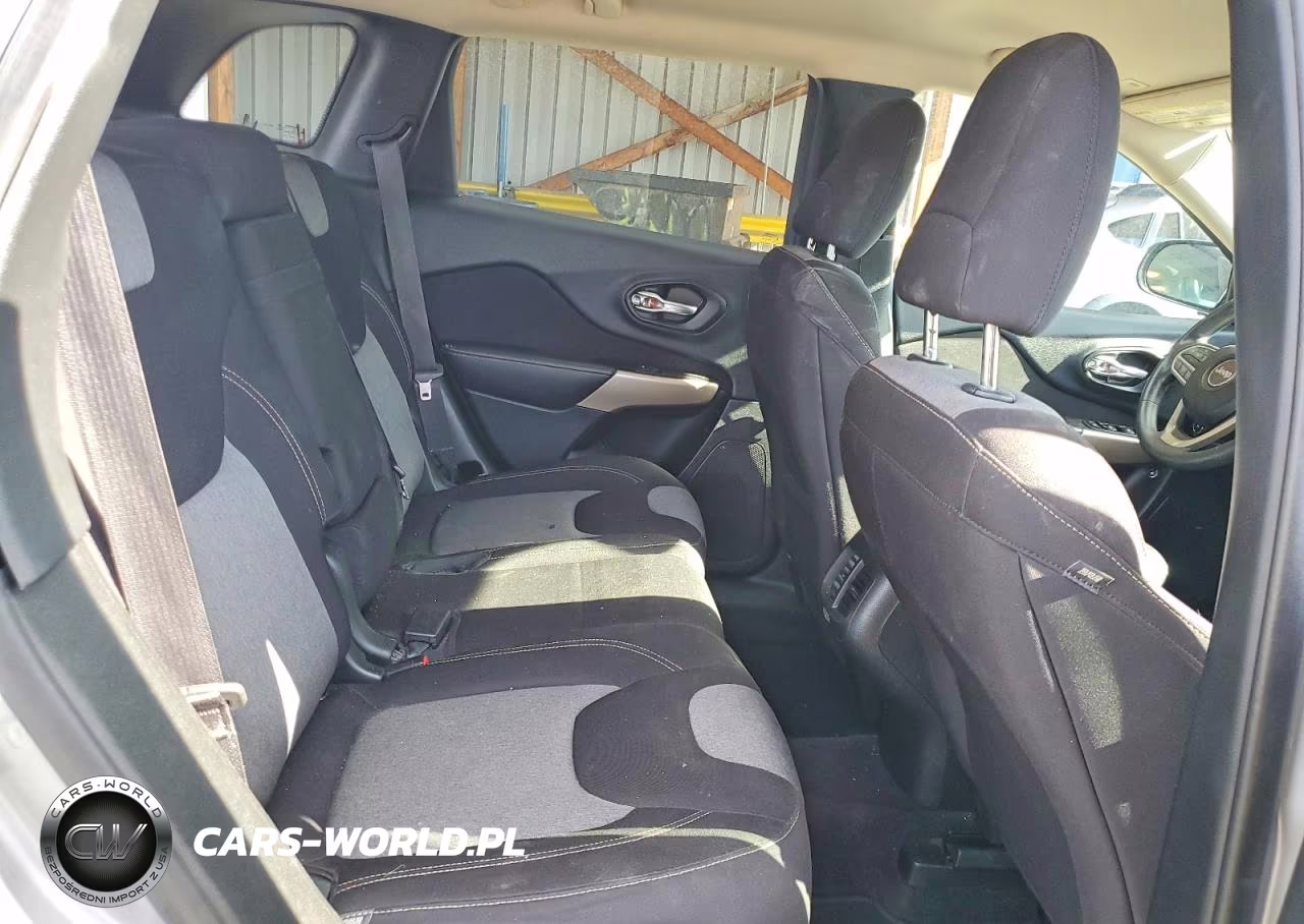 2018 Jeep Cherokee Latitude VIN:1C4PJMCB3JD555230 - 11