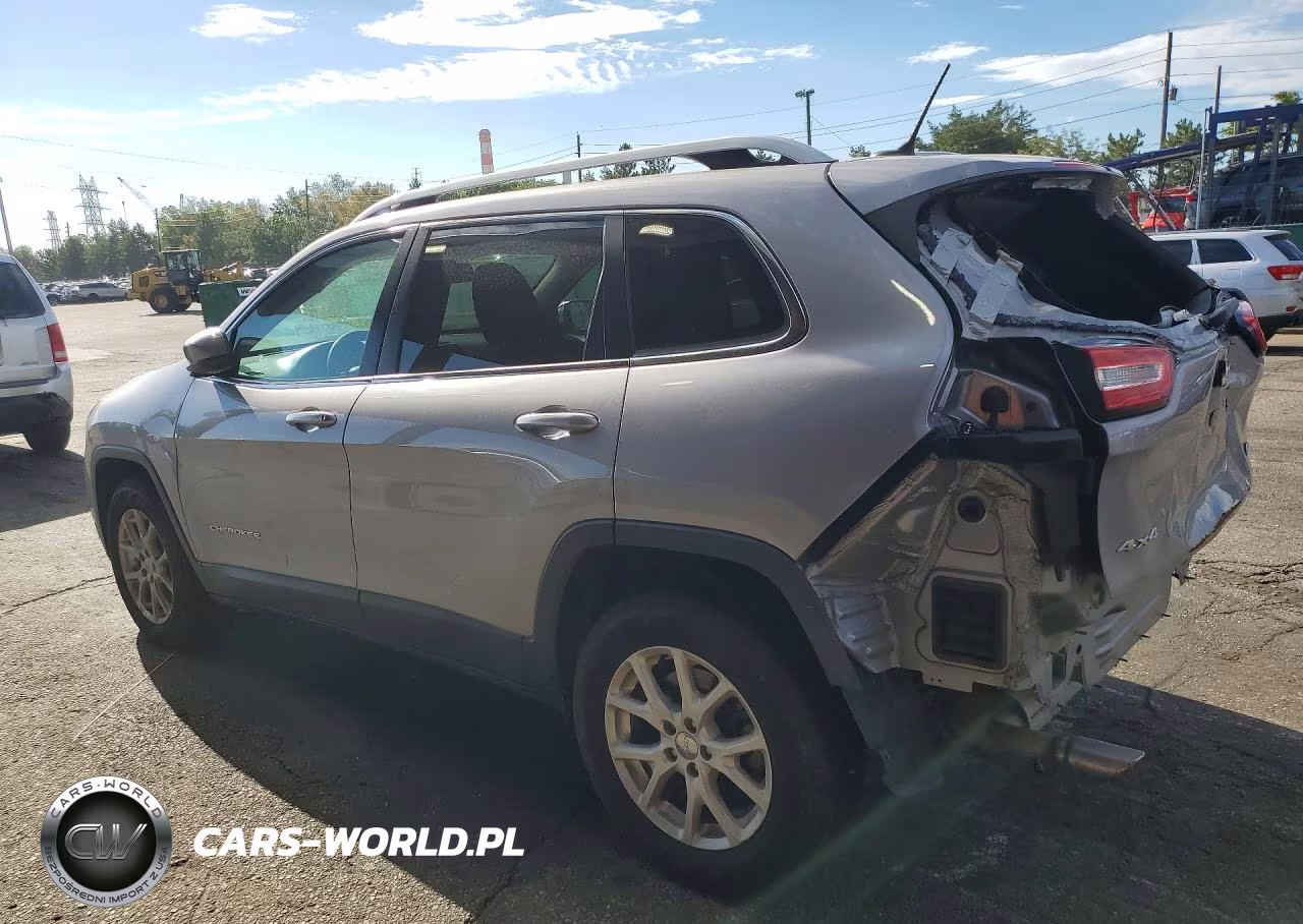 2018 Jeep Cherokee Latitude VIN:1C4PJMCB3JD555230 - 2