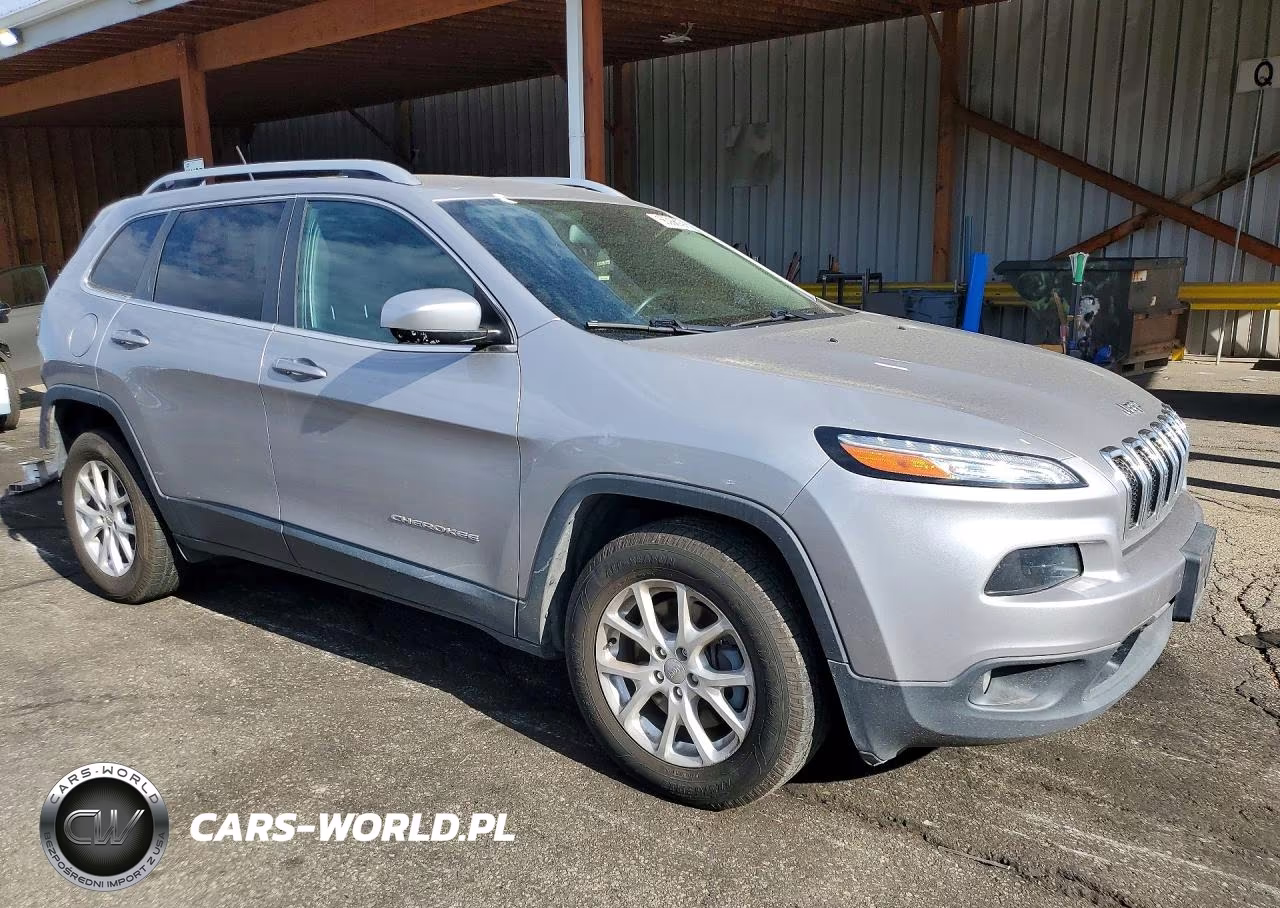 2018 Jeep Cherokee Latitude VIN:1C4PJMCB3JD555230 - 4