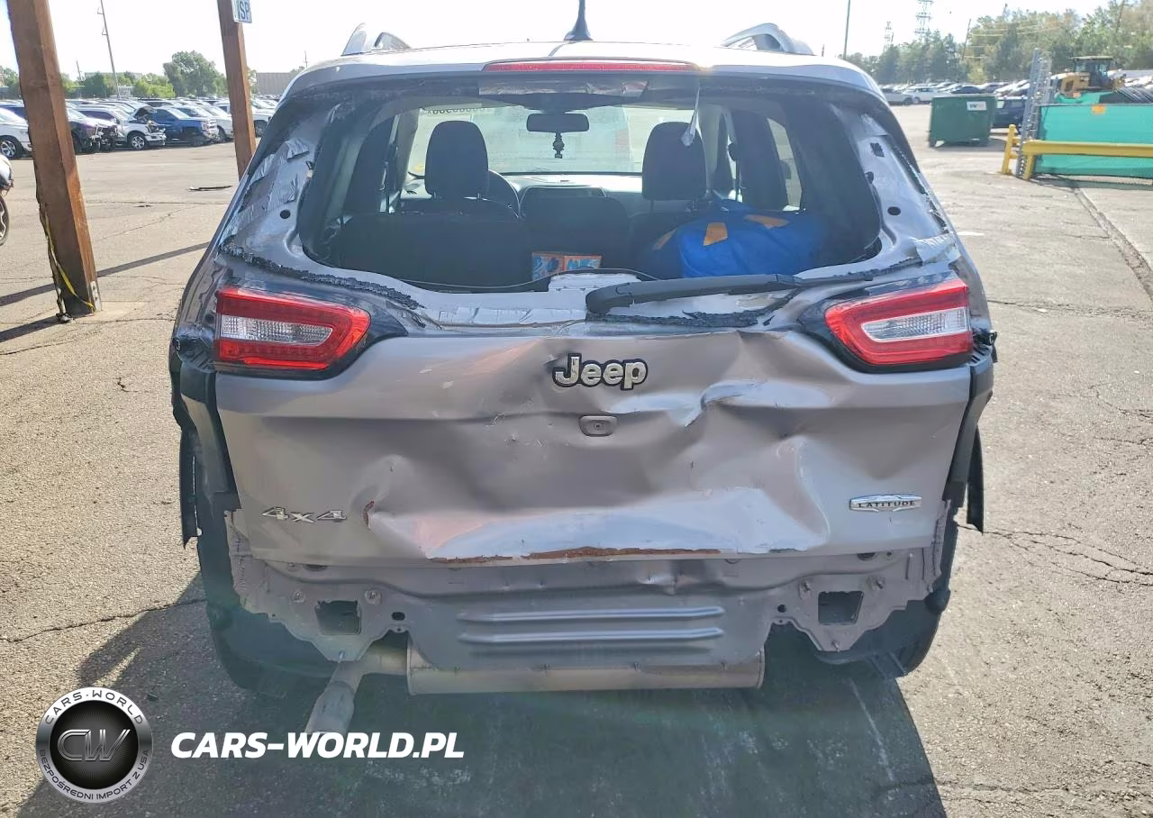2018 Jeep Cherokee Latitude VIN:1C4PJMCB3JD555230 - 6