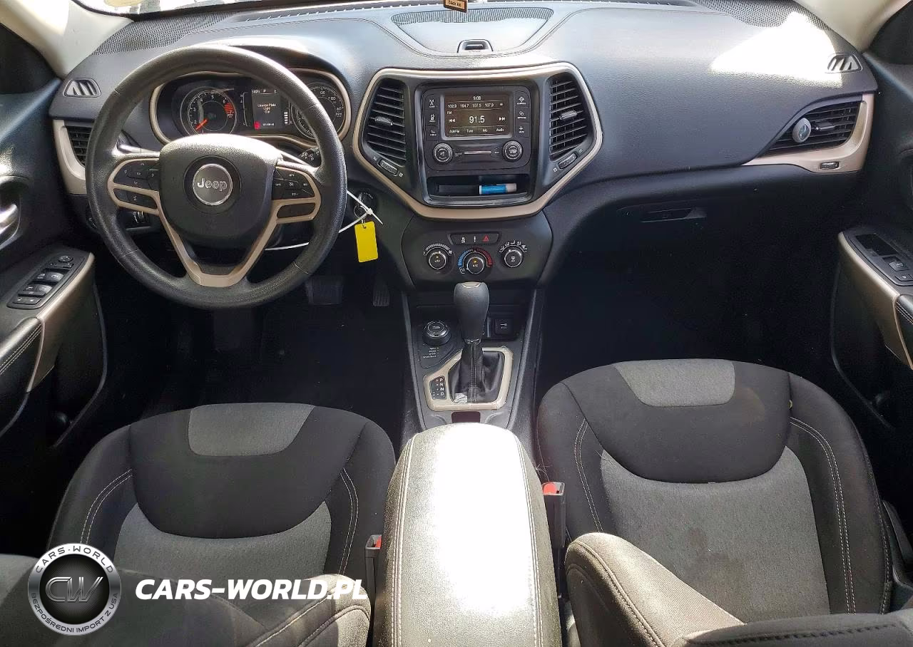 2018 Jeep Cherokee Latitude VIN:1C4PJMCB3JD555230 - 8