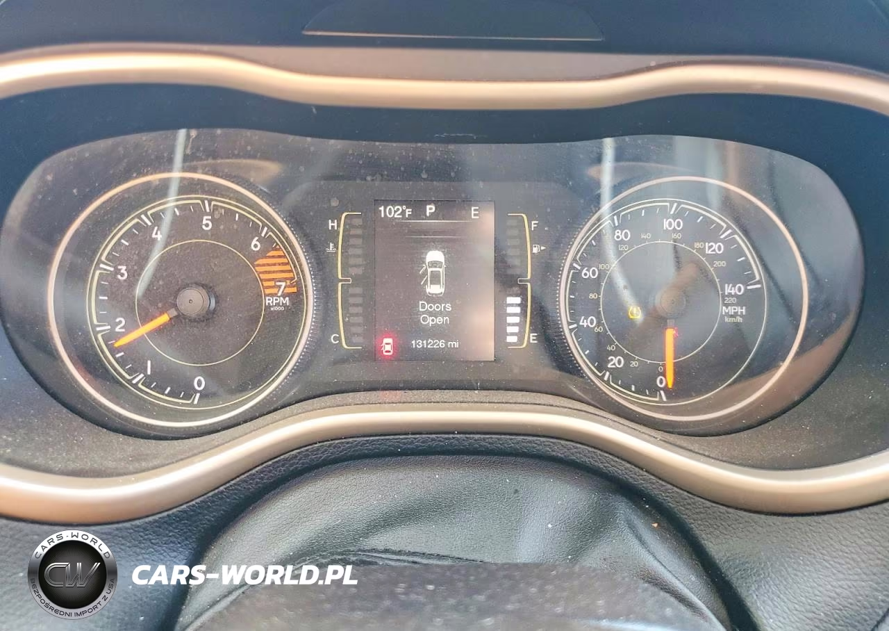 2018 Jeep Cherokee Latitude VIN:1C4PJMCB3JD555230 - 9