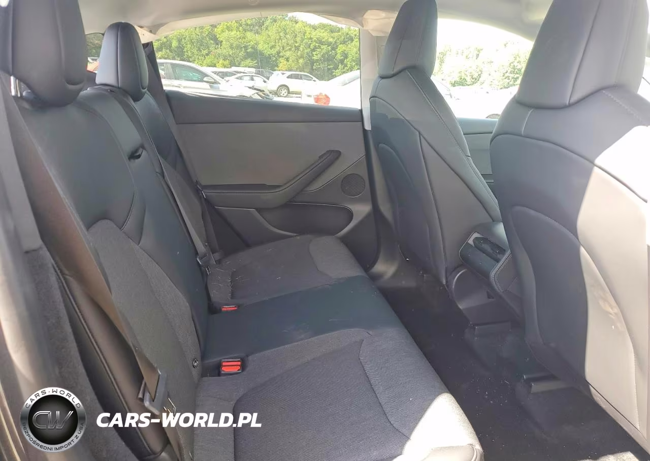 2026 Tesla Model Y VIN:7SAYGDEEXTA673510 - 10