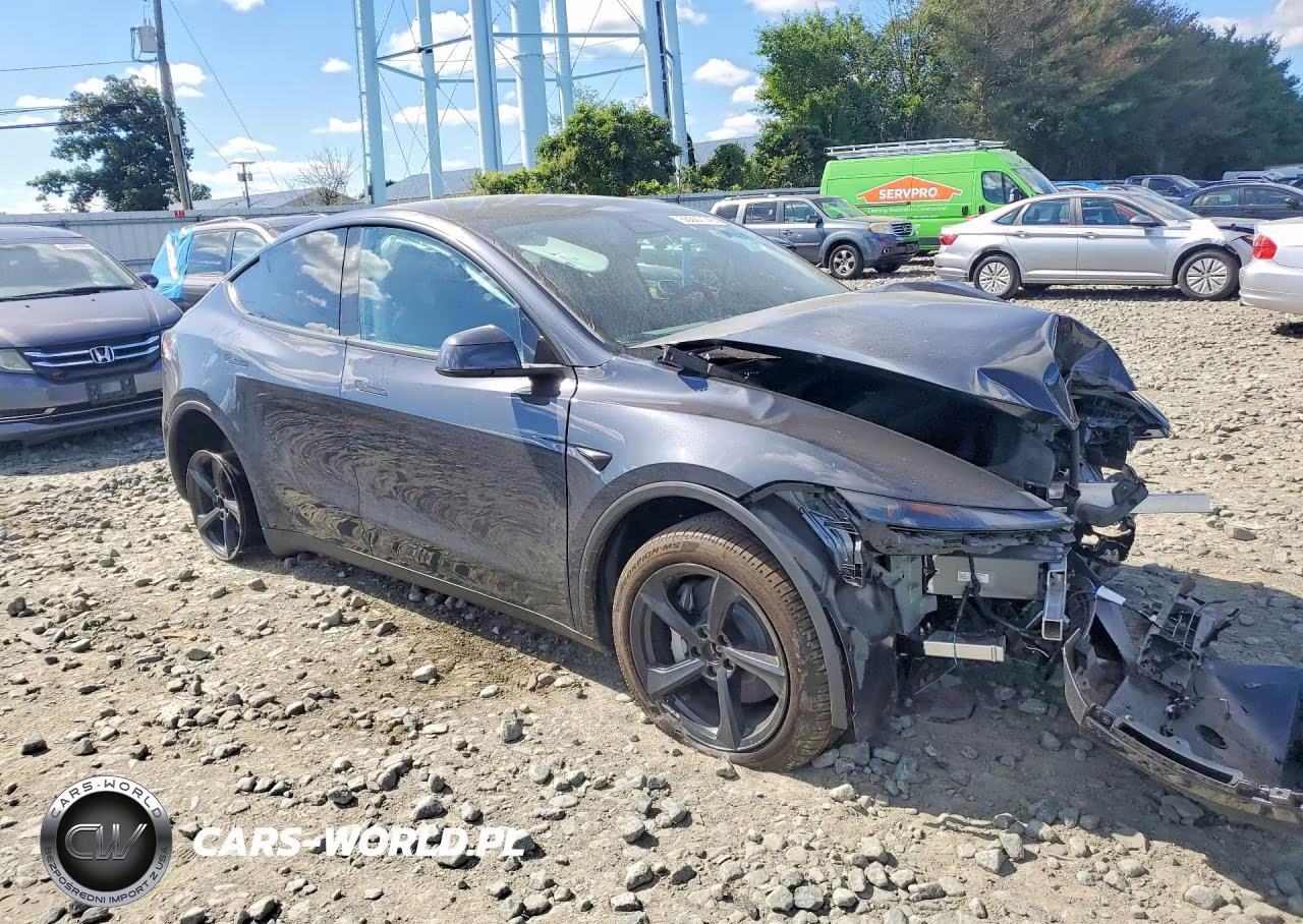 2026 Tesla Model Y VIN:7SAYGDEEXTA673510 - 4