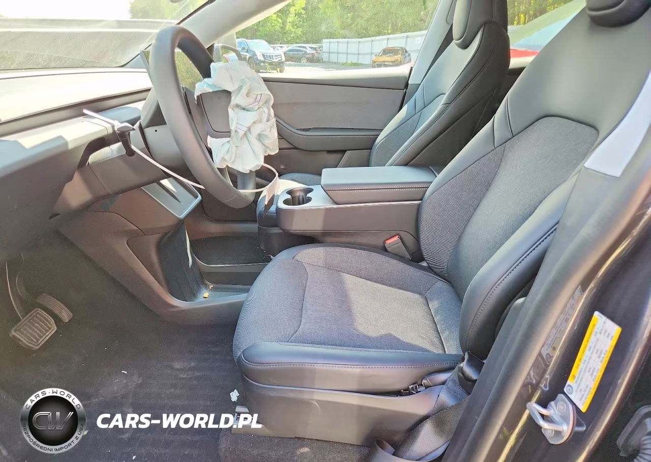2026 Tesla Model Y VIN:7SAYGDEEXTA673510 - 7