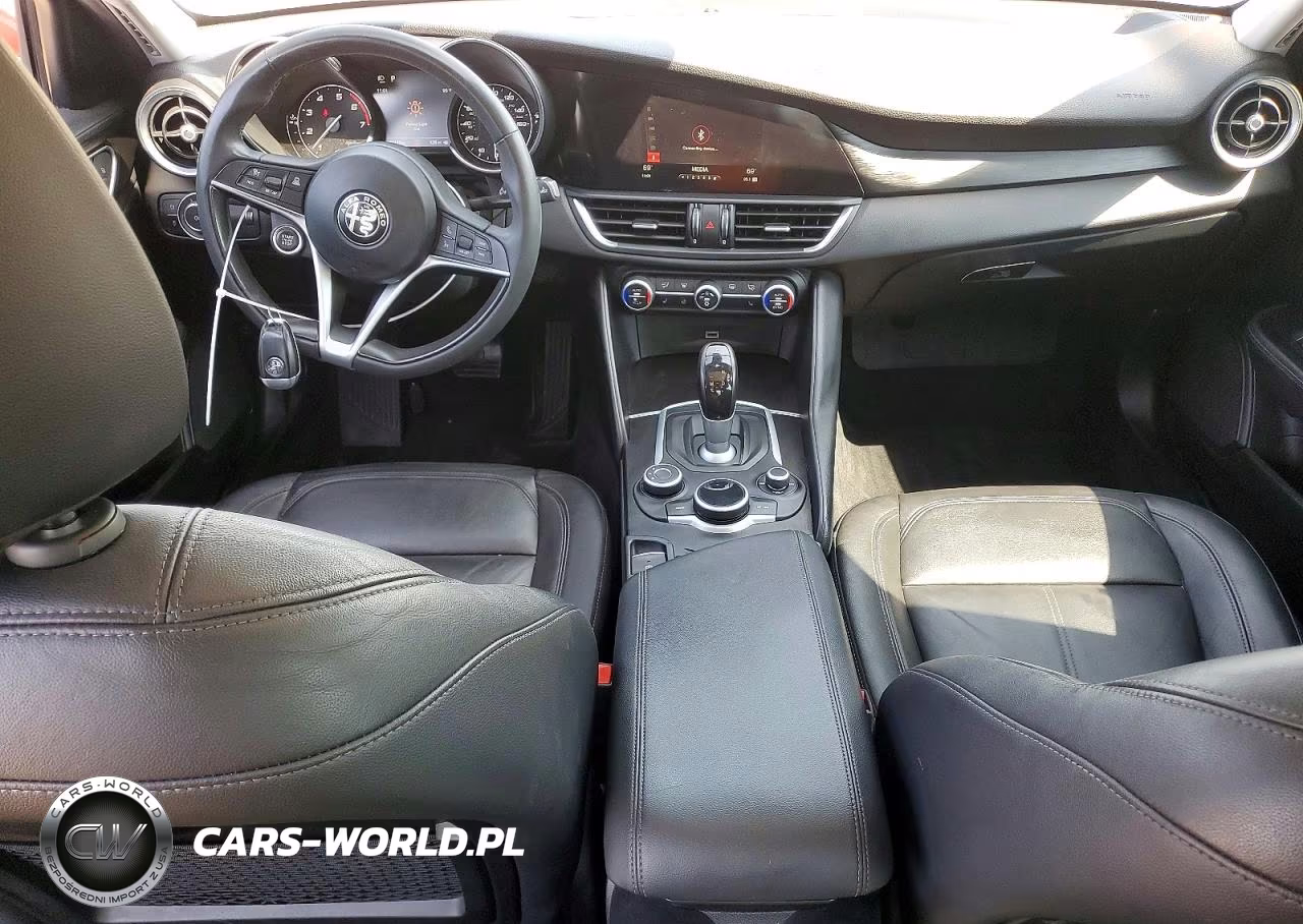 2017 Alfa Romeo Giulia Q4 VIN:ZARFAEDN4H7561188 - 8