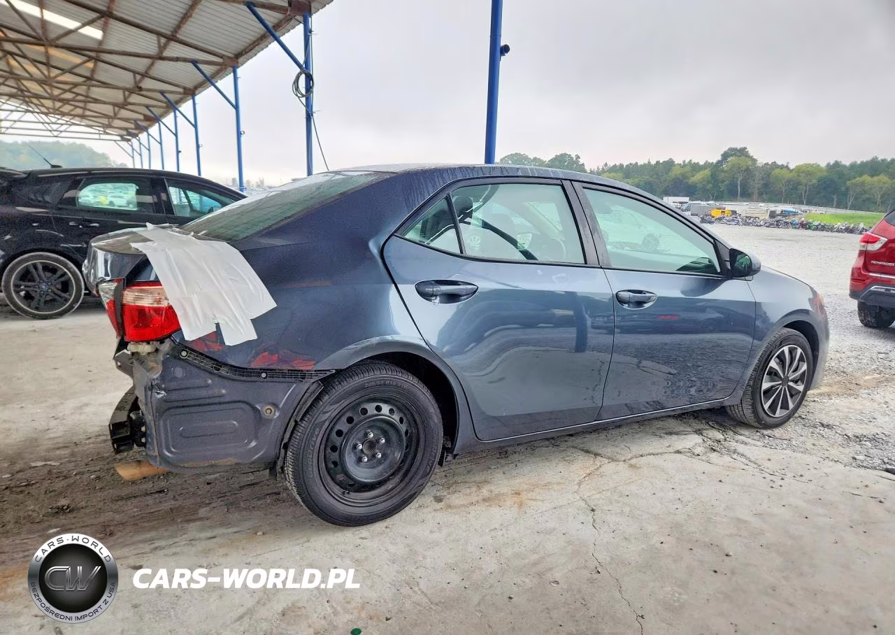 2018 Toyota Corolla Le VIN:2T1BURHE4JC032278 - 3