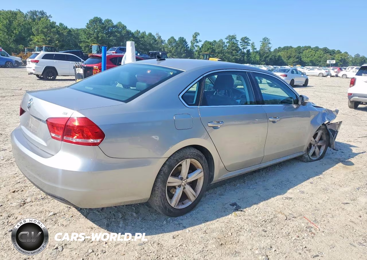 2013 Volkswagen Passat Se VIN:1VWBP7A33DC120320 - 3