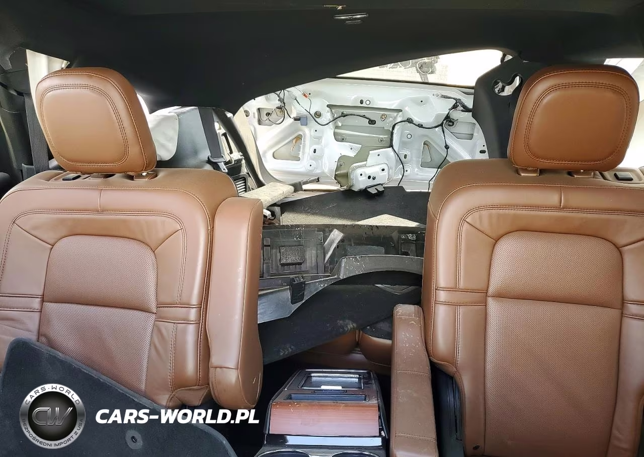 2020 Lincoln Aviator VIN:5LM5J7XC8LGL12230 - 10