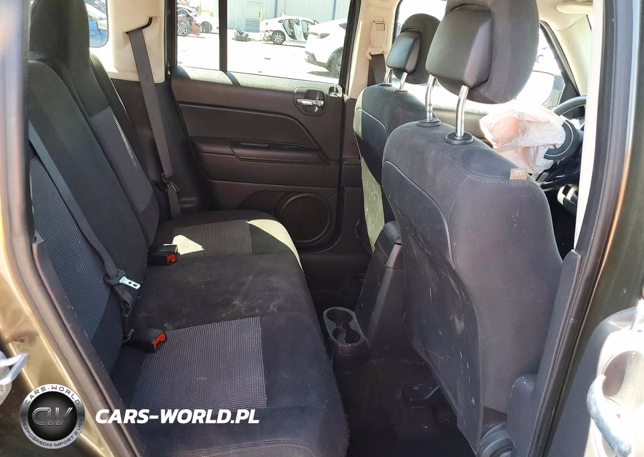 2015 Jeep Patriot Latitude VIN:1C4NJRFBXFD169766 - 10
