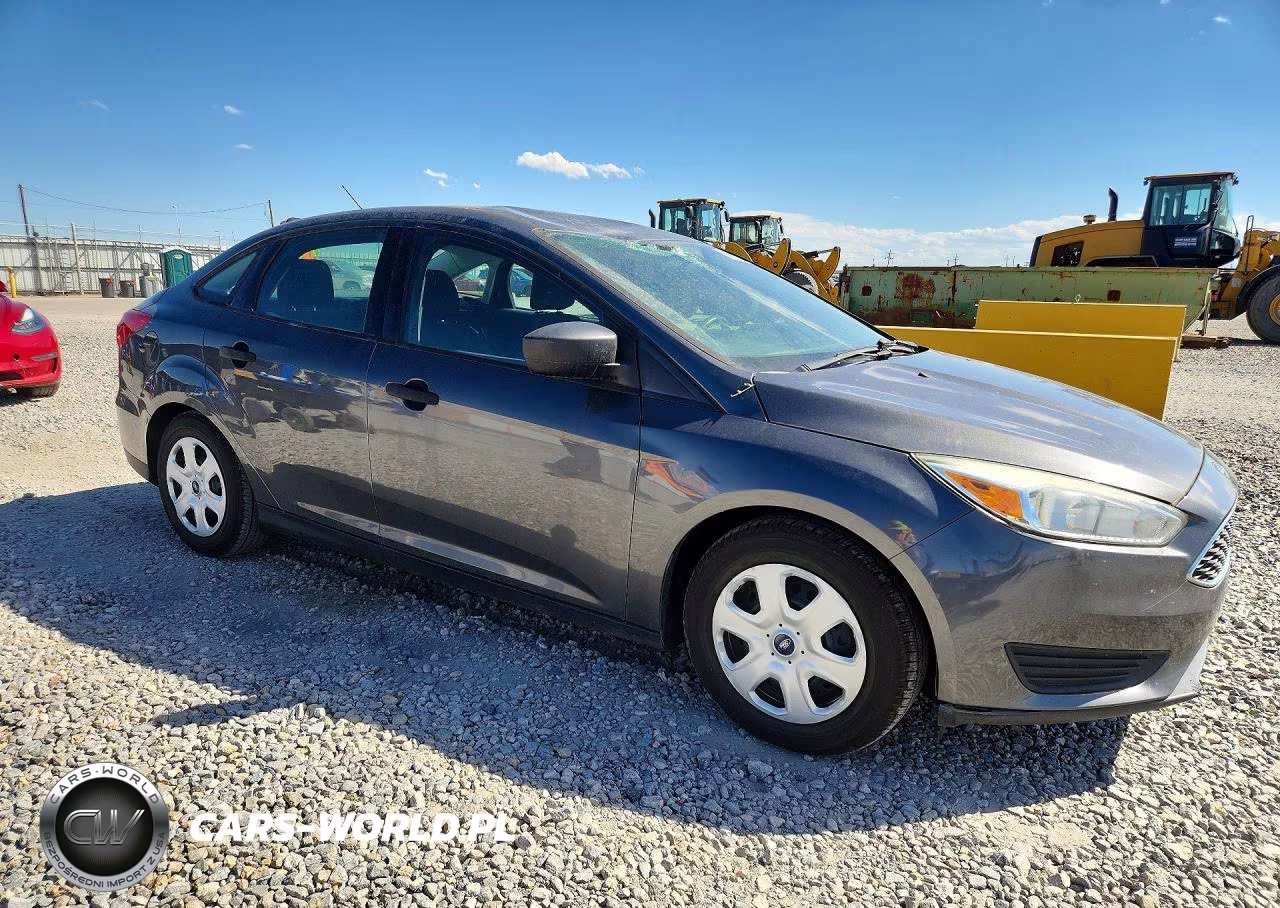 2016 Ford Focus S VIN:1FADP3E2XGL398907 - 4