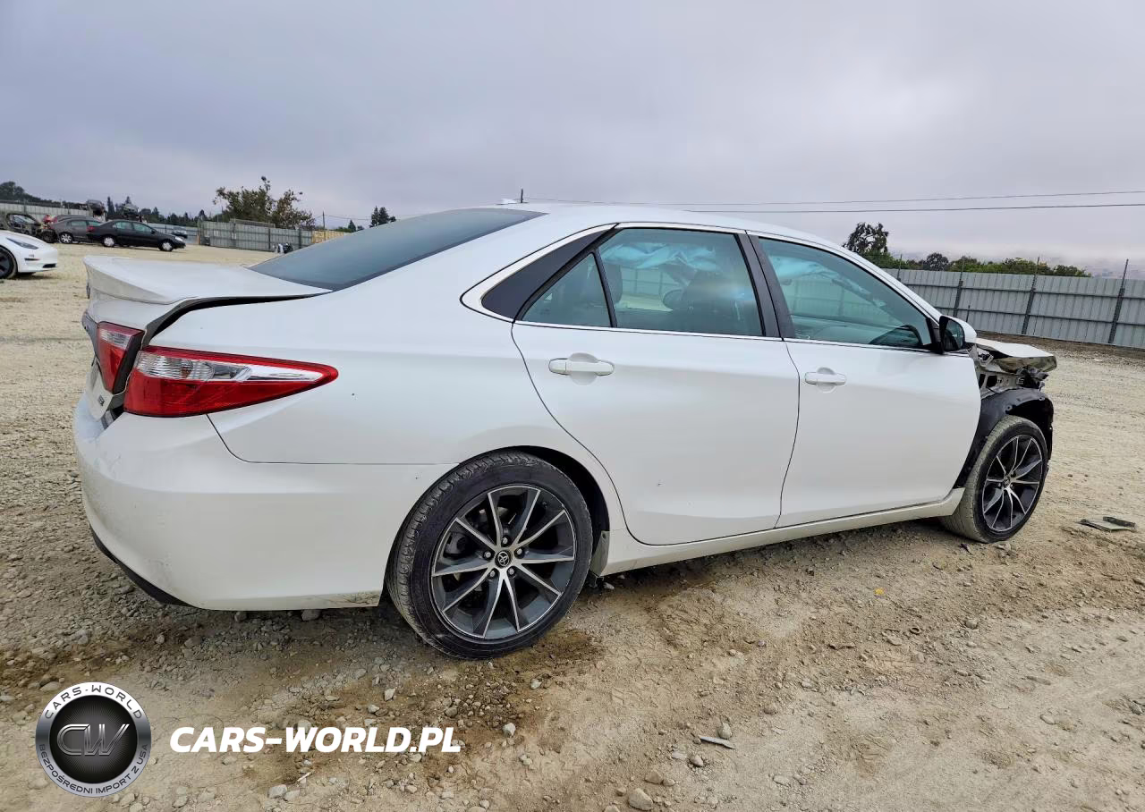 2016 Toyota Camry Xse VIN:4T1BF1FK8GU587021 - 3