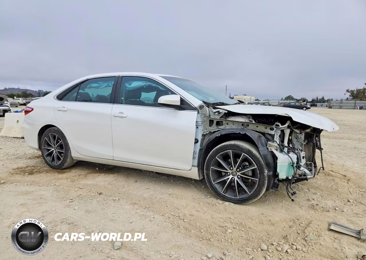 2016 Toyota Camry Xse VIN:4T1BF1FK8GU587021 - 4