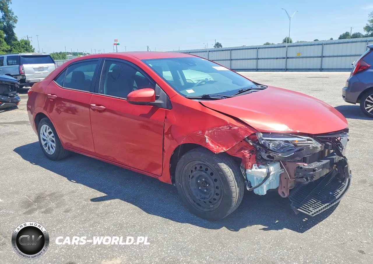 2018 Toyota Corolla Le VIN:5YFBURHE0JP749146 - 4