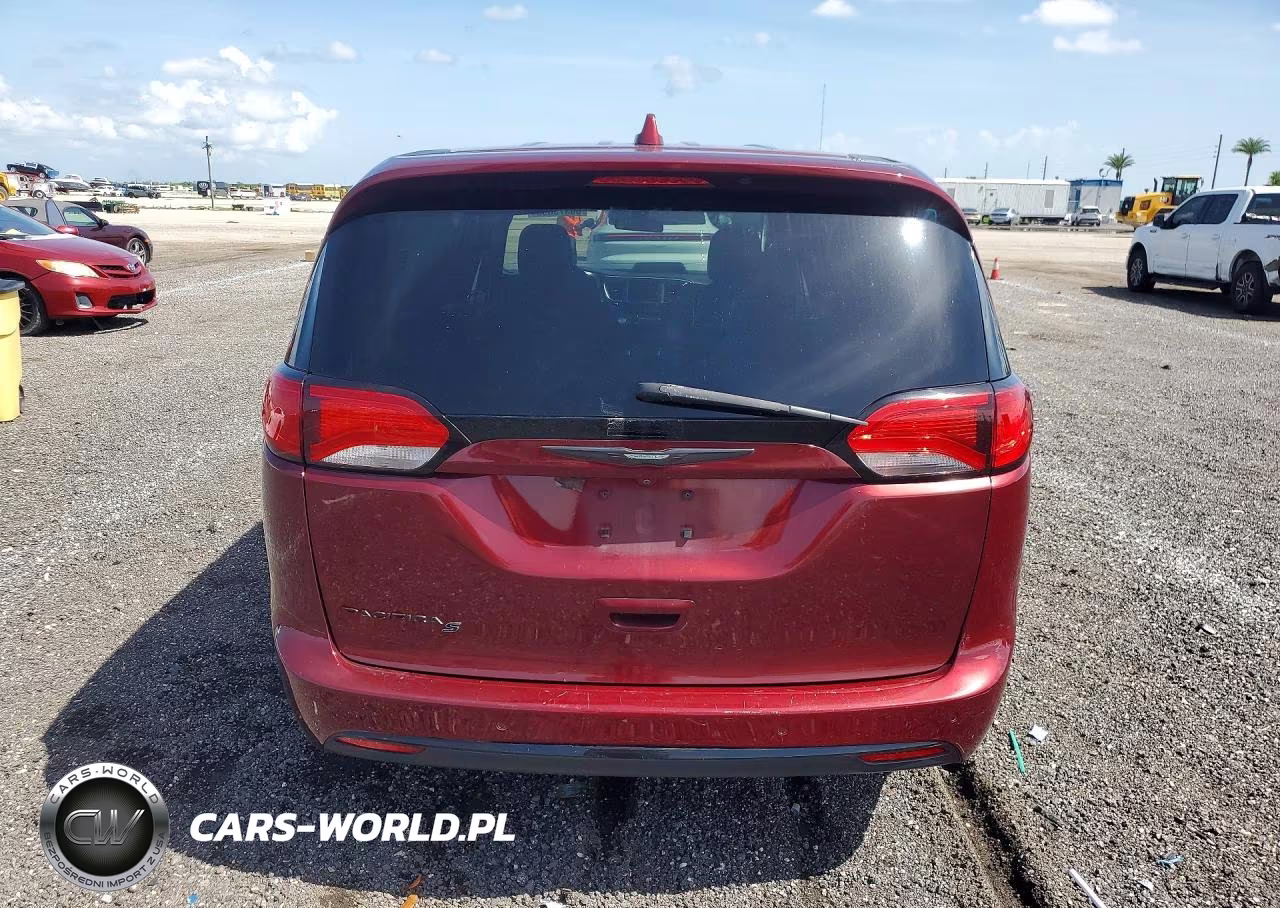 2018 Chrysler Pacifica Touring Plus VIN:2C4RC1FG0JR361972 - 6