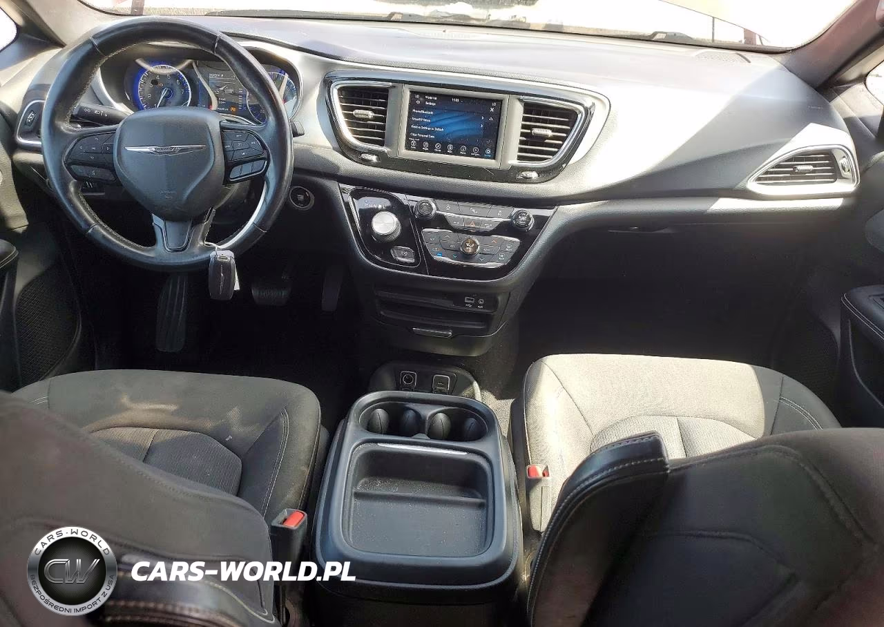 2018 Chrysler Pacifica Touring Plus VIN:2C4RC1FG0JR361972 - 8