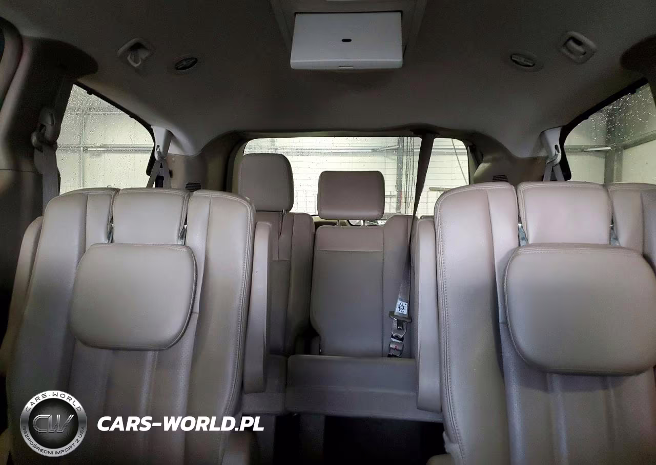 2014 Chrysler Town & Country Touring L VIN:2C4RC1CG7ER234145 - 10