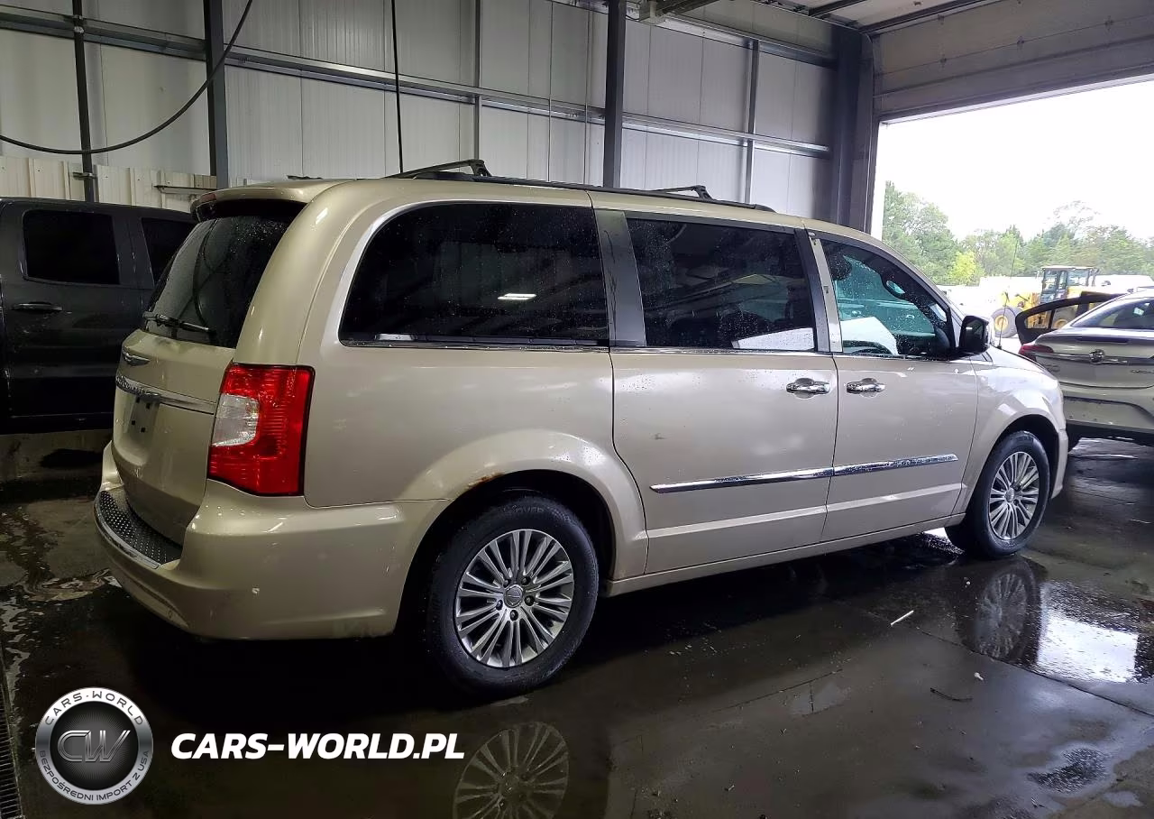 2014 Chrysler Town & Country Touring L VIN:2C4RC1CG7ER234145 - 3