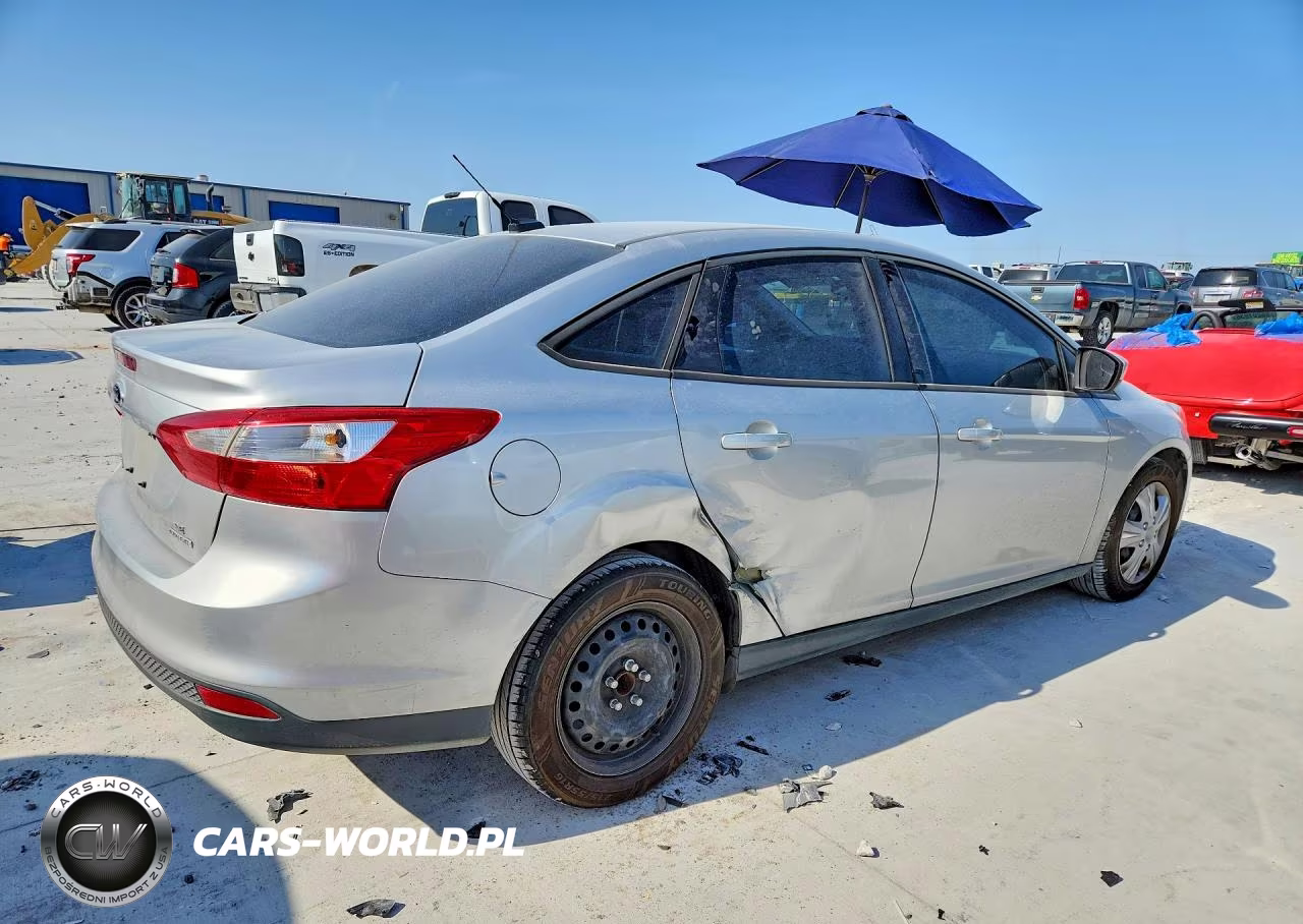 2012 Ford Focus Se VIN:1FAHP3F27CL461956 - 3