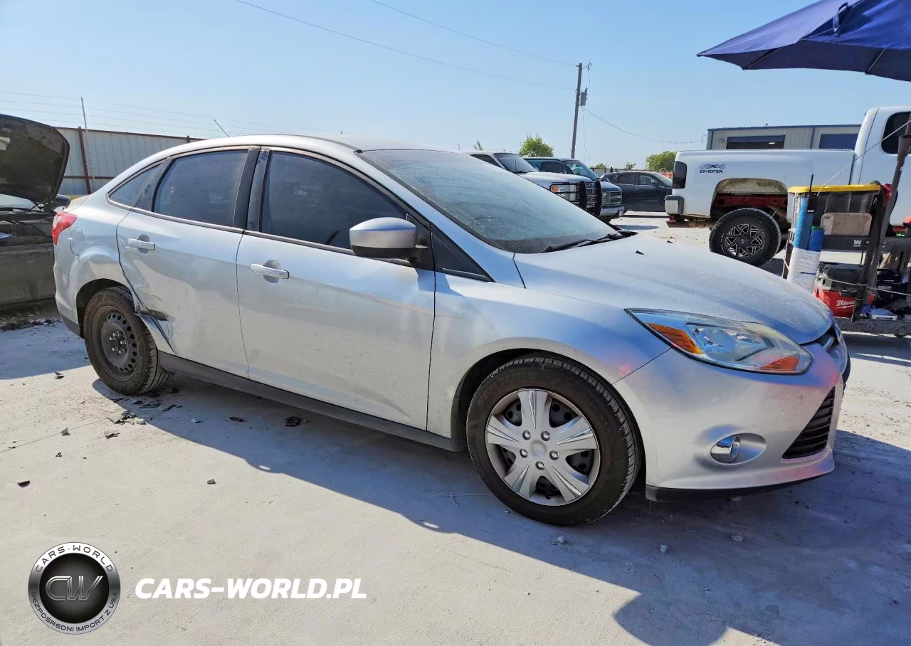 2012 Ford Focus Se VIN:1FAHP3F27CL461956 - 4