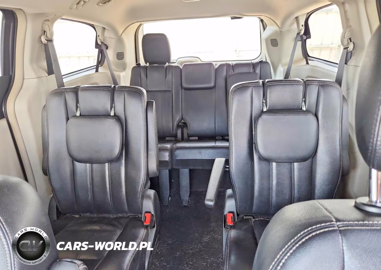 2016 Chrysler Town & Country Touring VIN:2C4RC1BG1GR110540 - 10