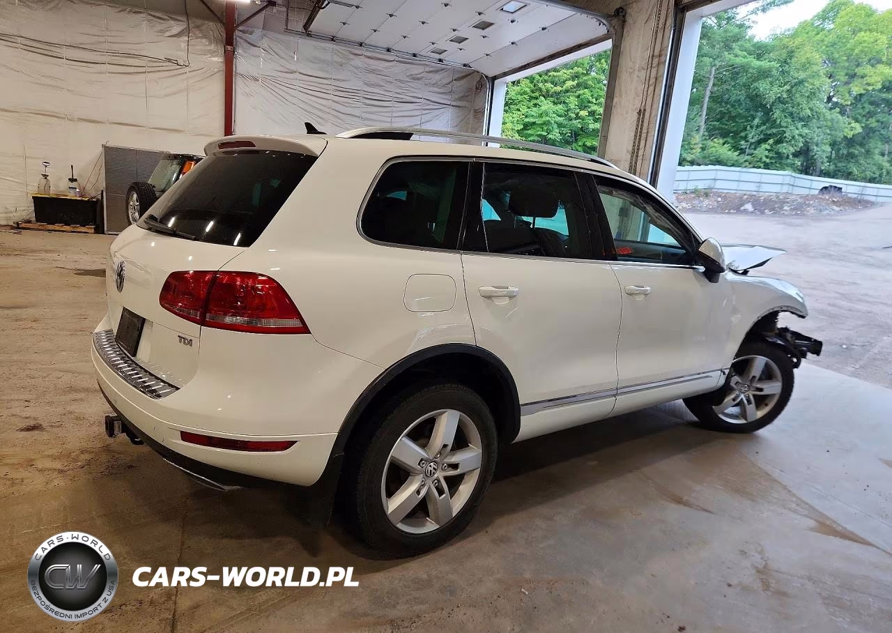2014 Volkswagen Touareg V6 Tdi VIN:WVGEP9BP3ED009223 - 3