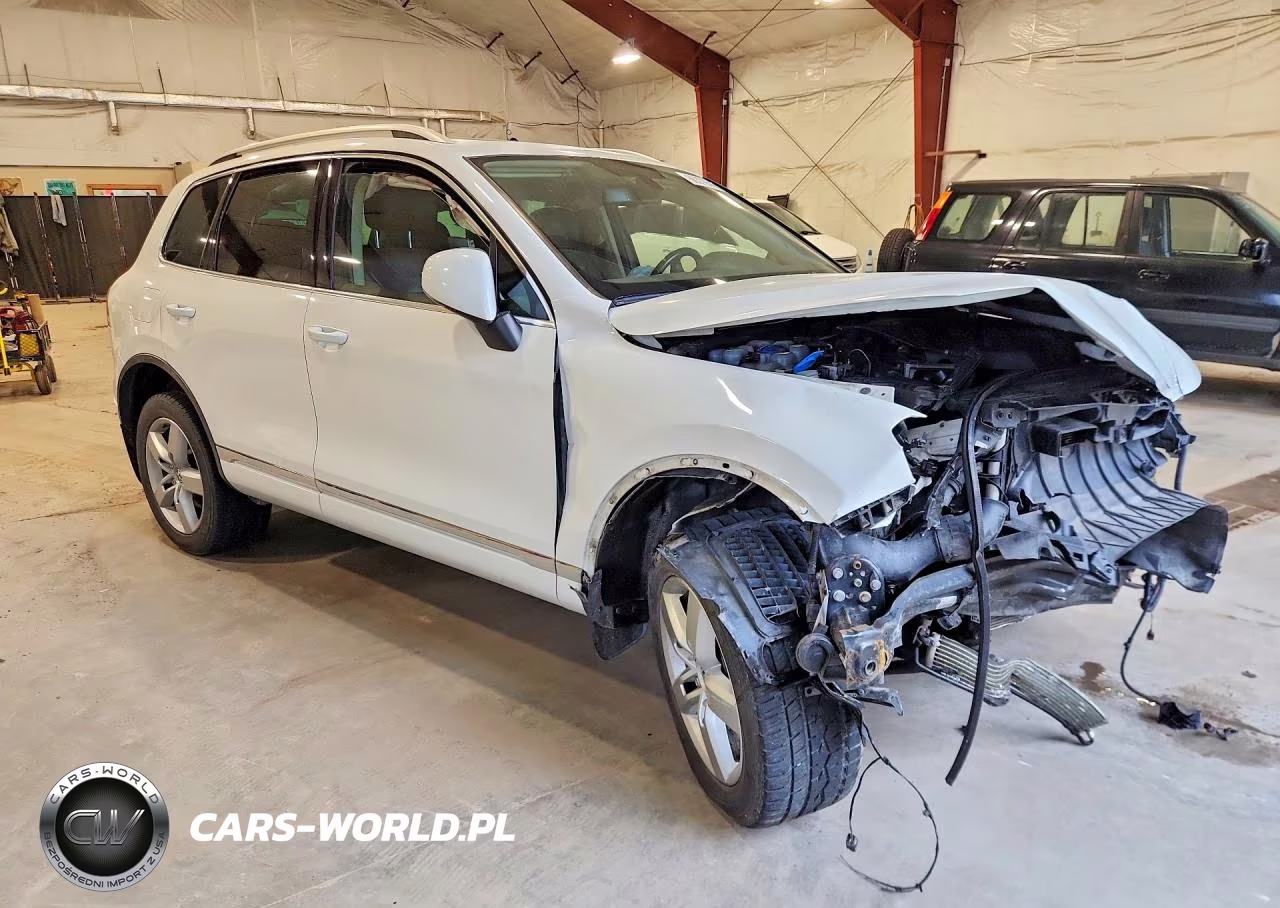 2014 Volkswagen Touareg V6 Tdi VIN:WVGEP9BP3ED009223 - 4