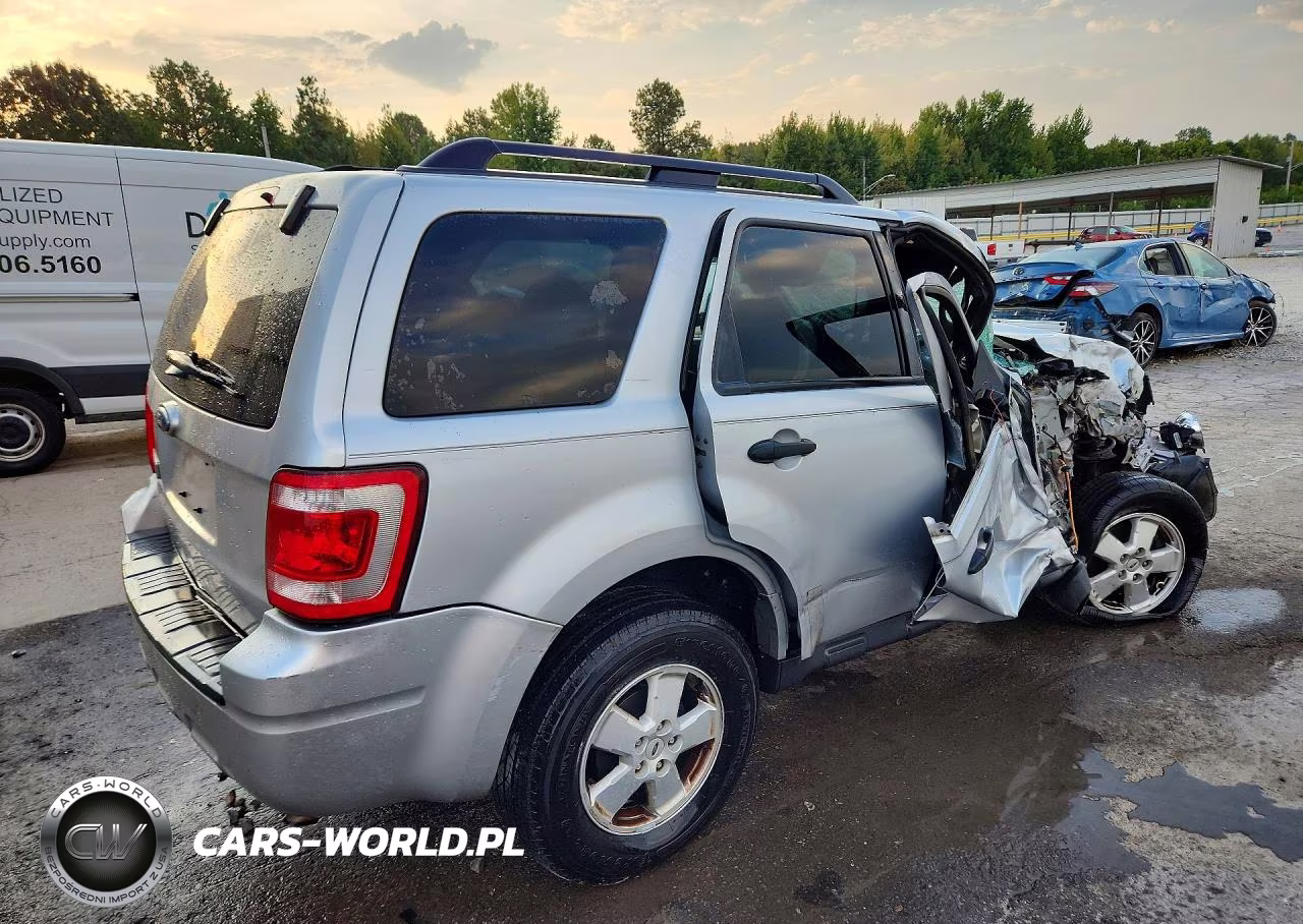 2011 Ford Escape Xlt VIN:1FMCU0D75BKA83257 - 3