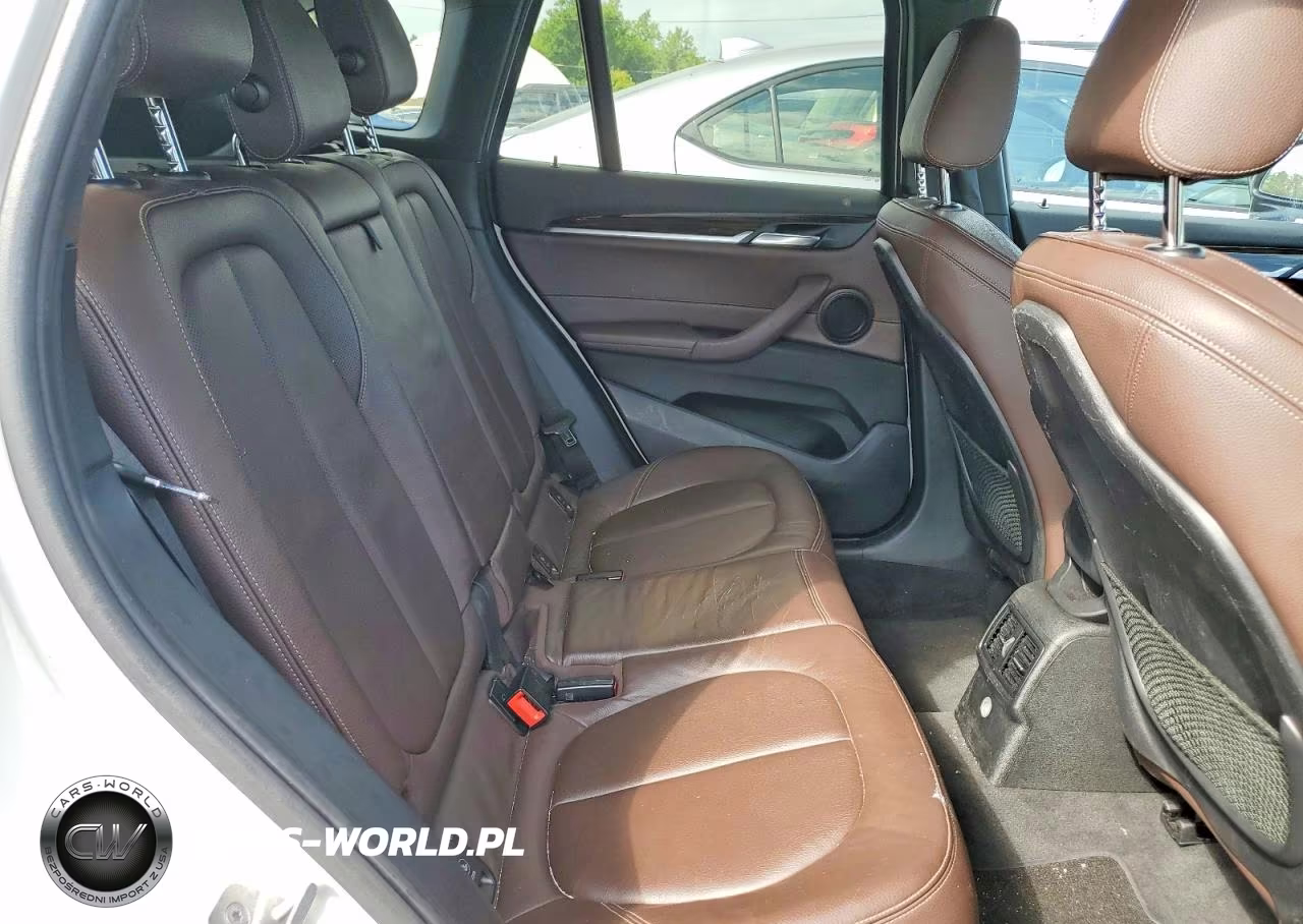 2018 BMW X1 xDrive28I VIN:WBXHT3C38J5K25159 - 11