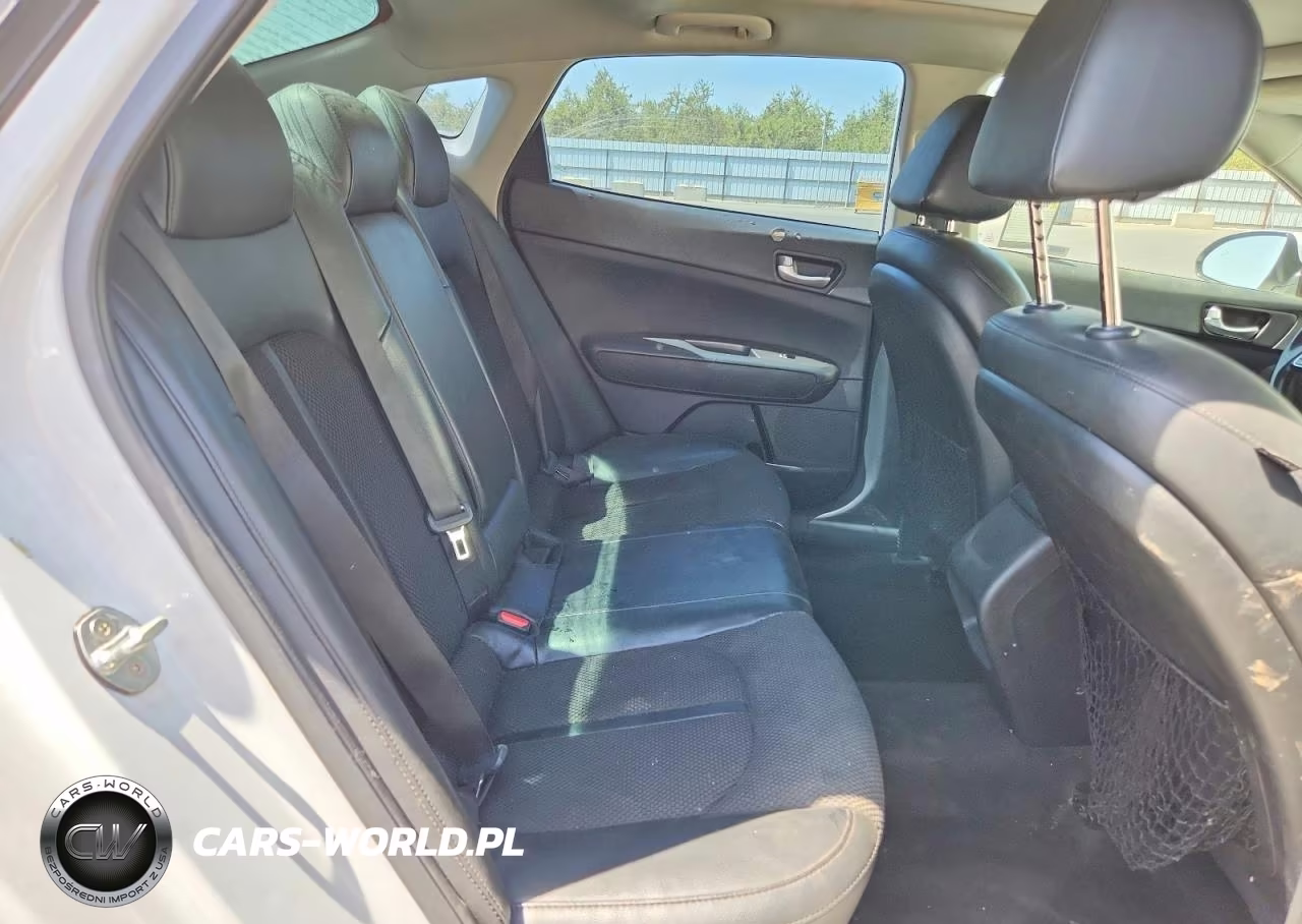 2019 Kia Optima S VIN:5XXGT4L3XKG291630 - 10