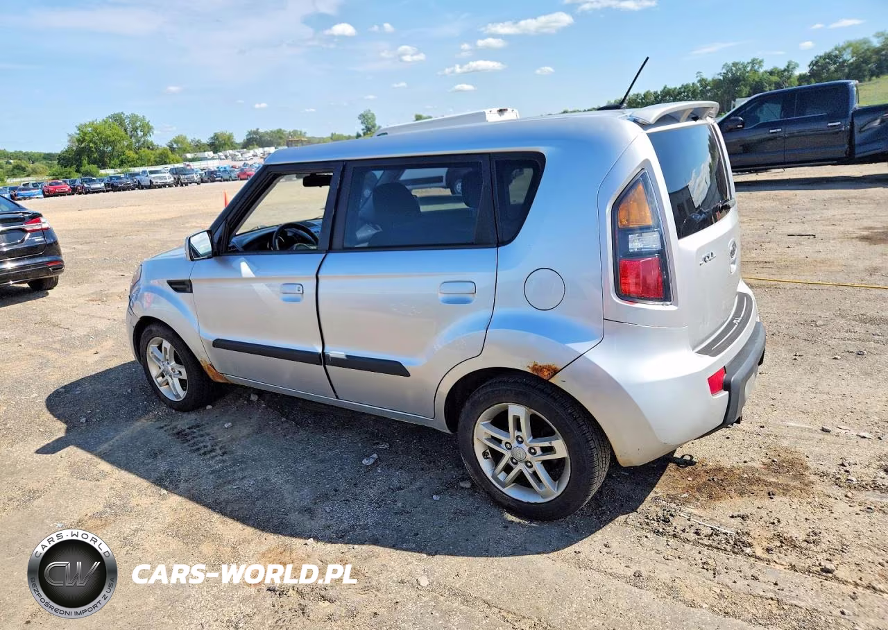 2010 Kia Soul + VIN:KNDJT2A2XA7703945 - 2