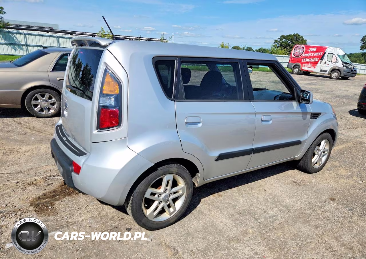 2010 Kia Soul + VIN:KNDJT2A2XA7703945 - 3