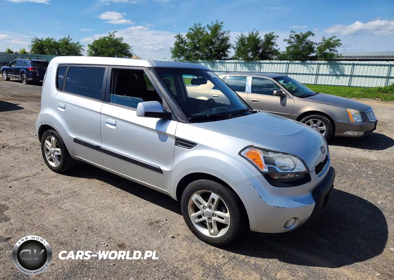 2010 Kia Soul + VIN:KNDJT2A2XA7703945 - 4
