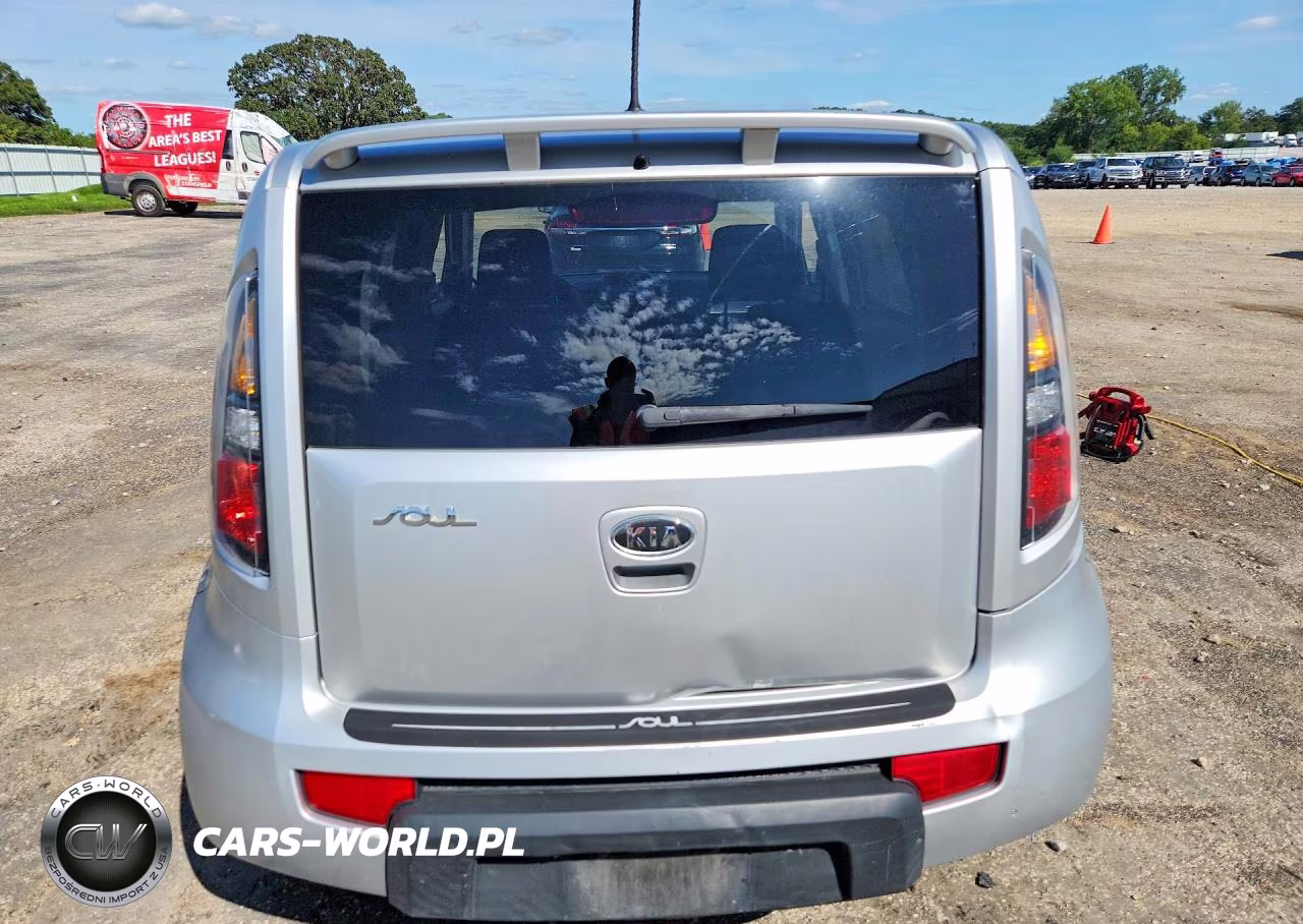 2010 Kia Soul + VIN:KNDJT2A2XA7703945 - 6
