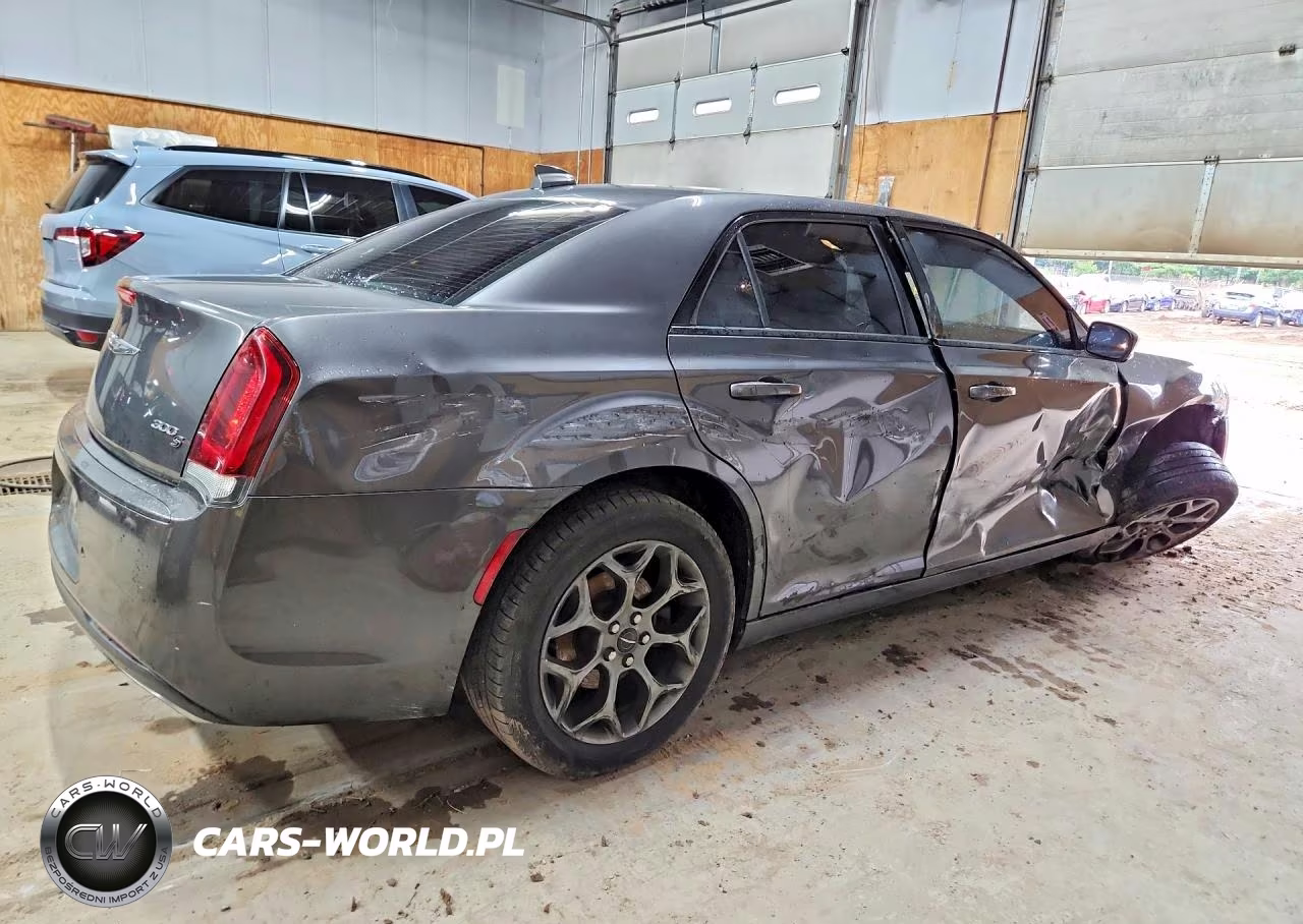 2018 Chrysler 300 S VIN:2C3CCAGGXJH296501 - 3